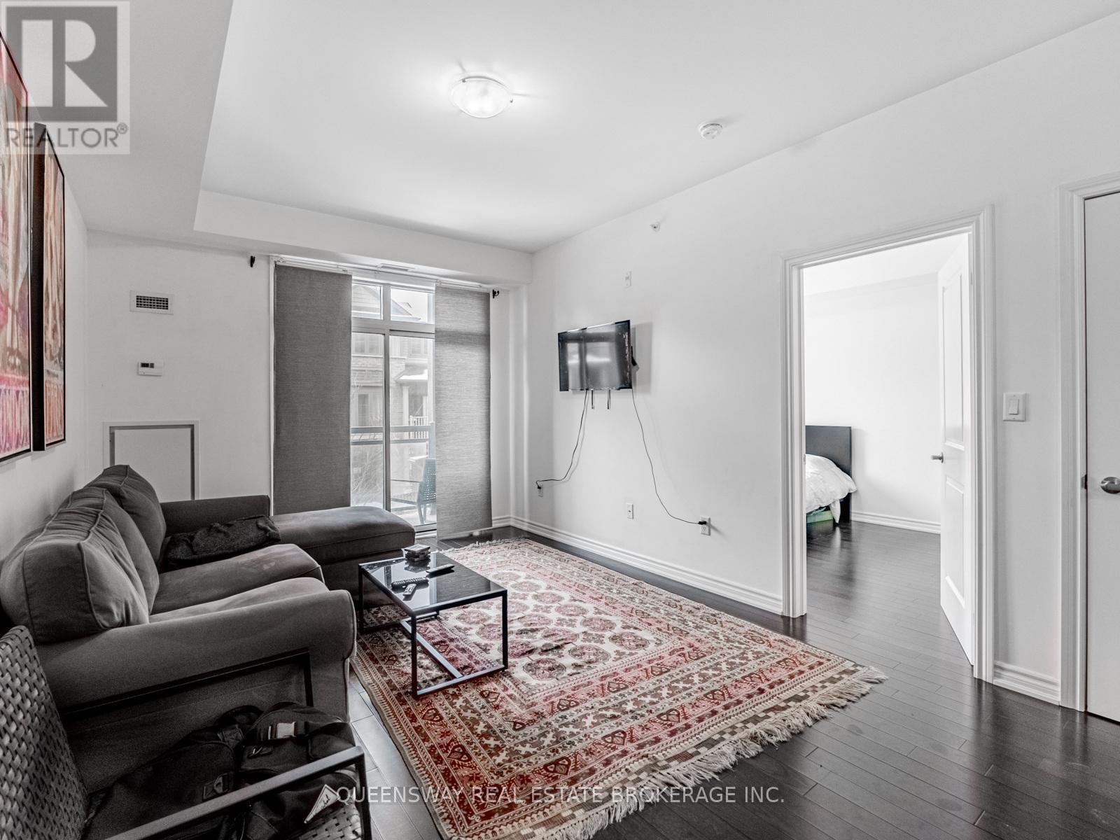 217 - 35 Southshore Crescent, Hamilton, ON - Indoor Photo Showing Living Room