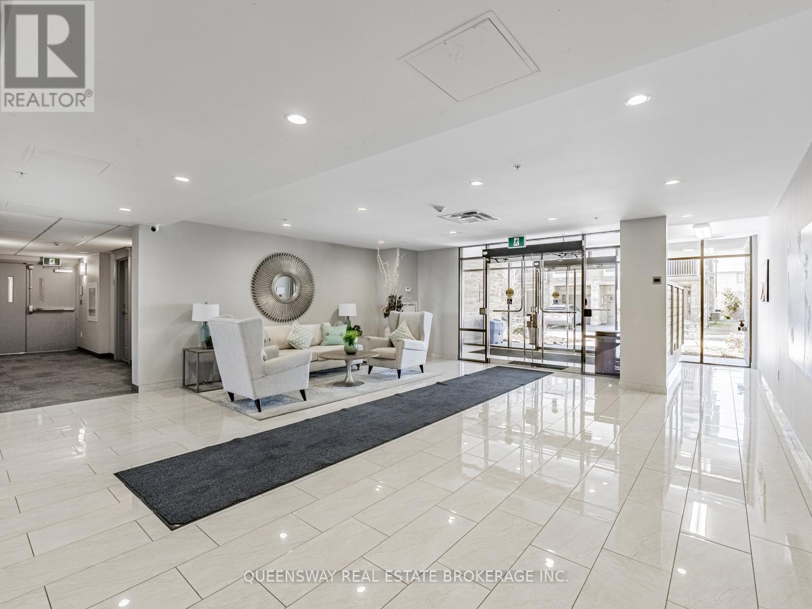 217 - 35 Southshore Crescent, Hamilton, ON - Indoor Photo Showing Other Room