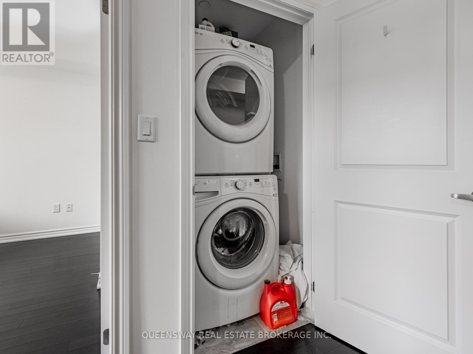 217 - 35 Southshore Crescent, Hamilton, ON - Indoor Photo Showing Laundry Room