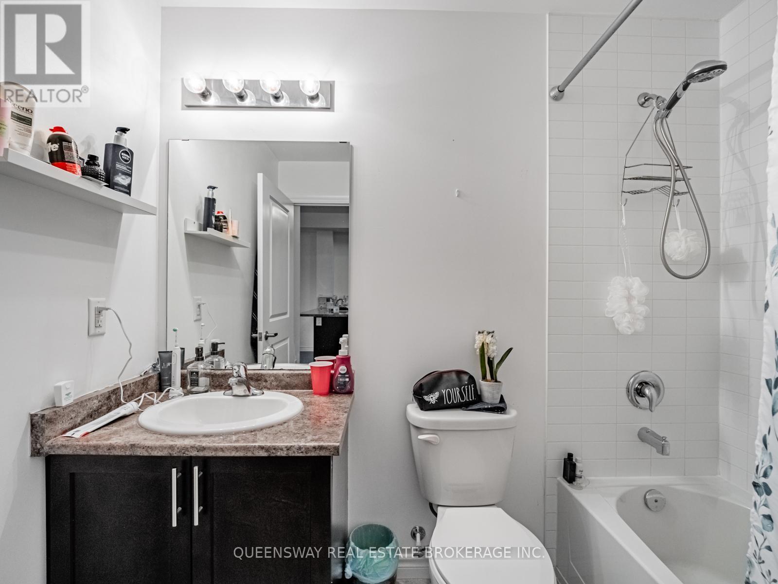 217 - 35 Southshore Crescent, Hamilton, ON - Indoor Photo Showing Bathroom