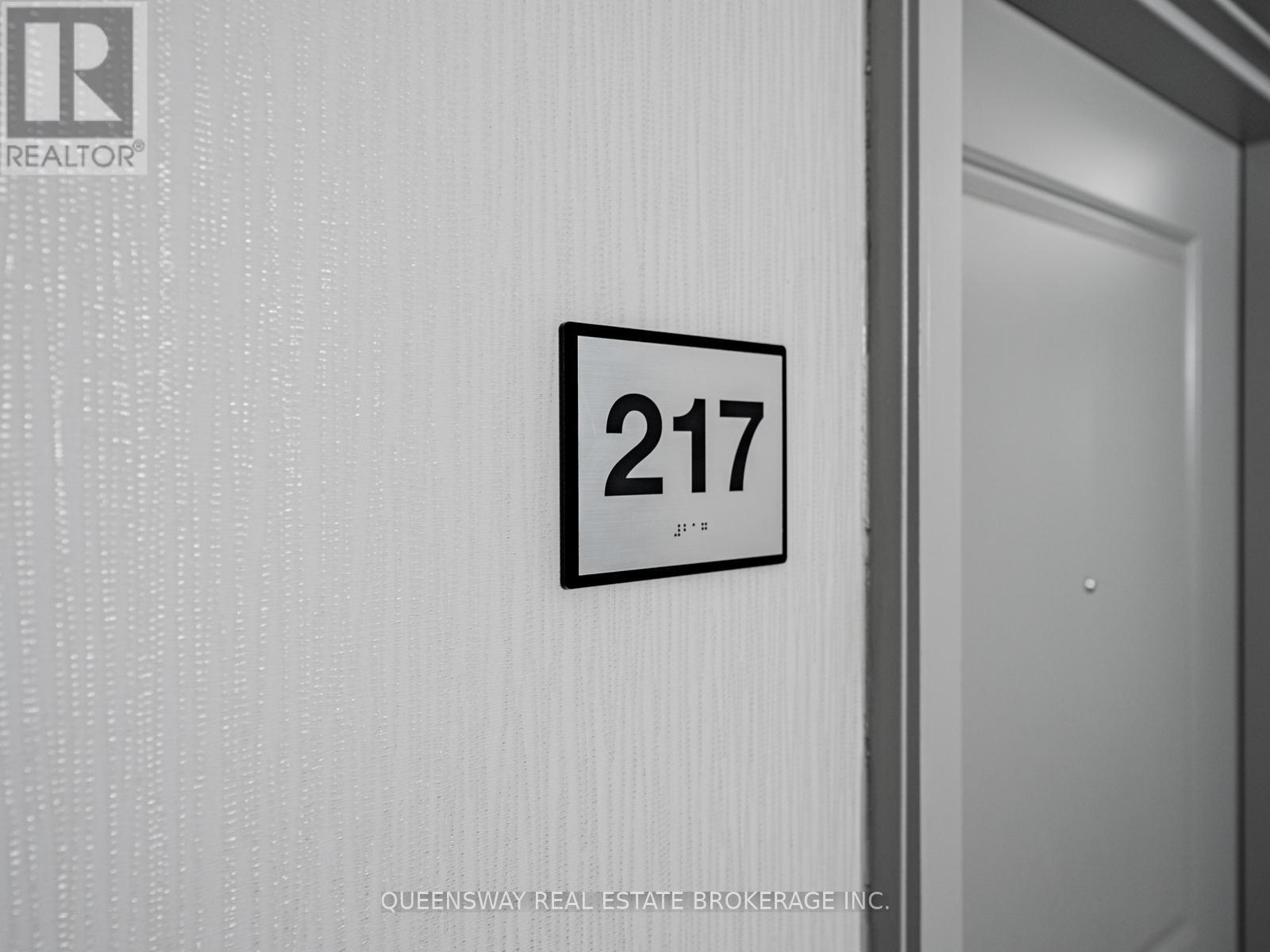 217 - 35 Southshore Crescent, Hamilton, ON -