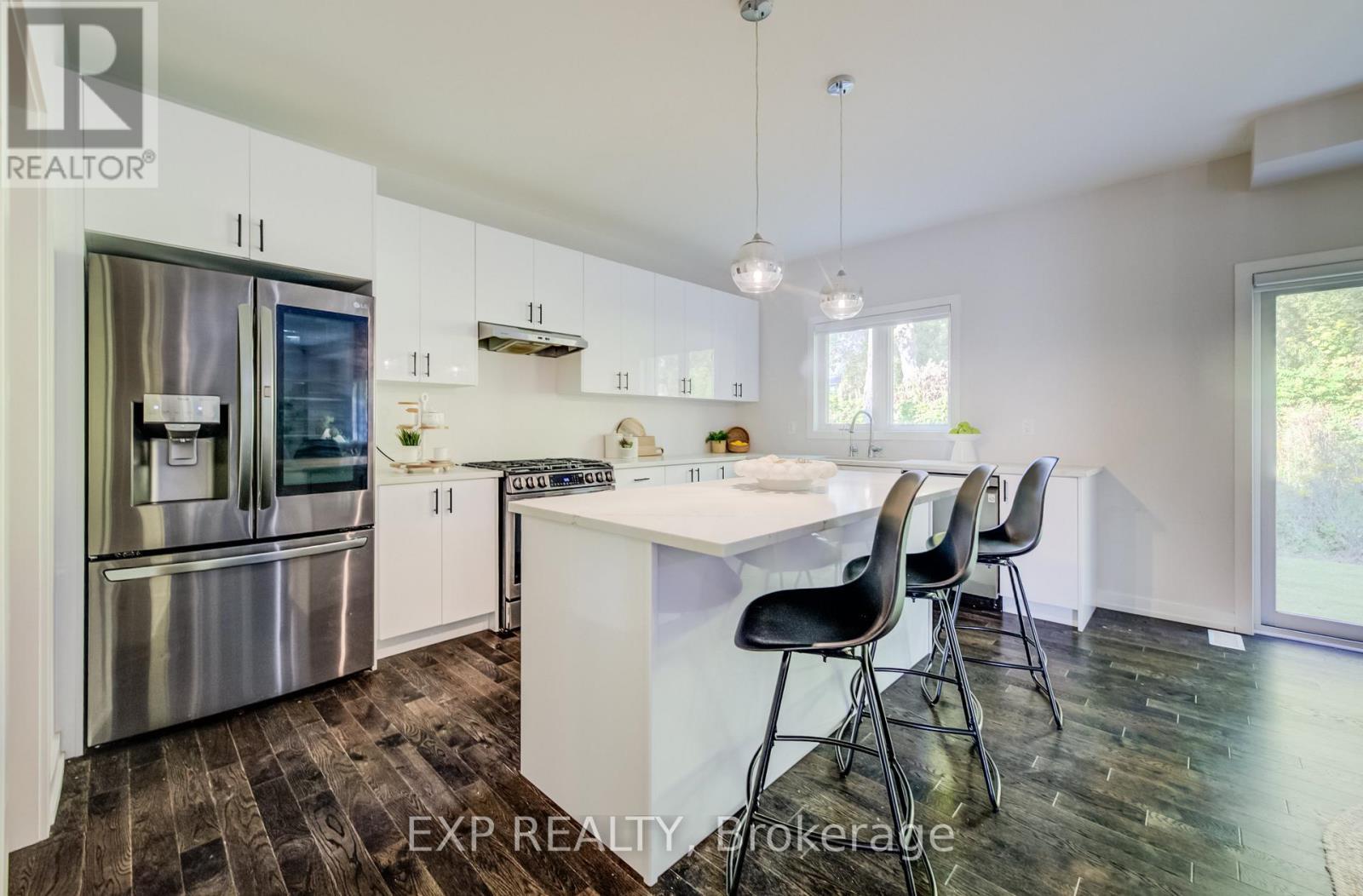 55 Tulip Crescent, Norfolk, ON - Indoor Photo Showing Kitchen With Upgraded Kitchen