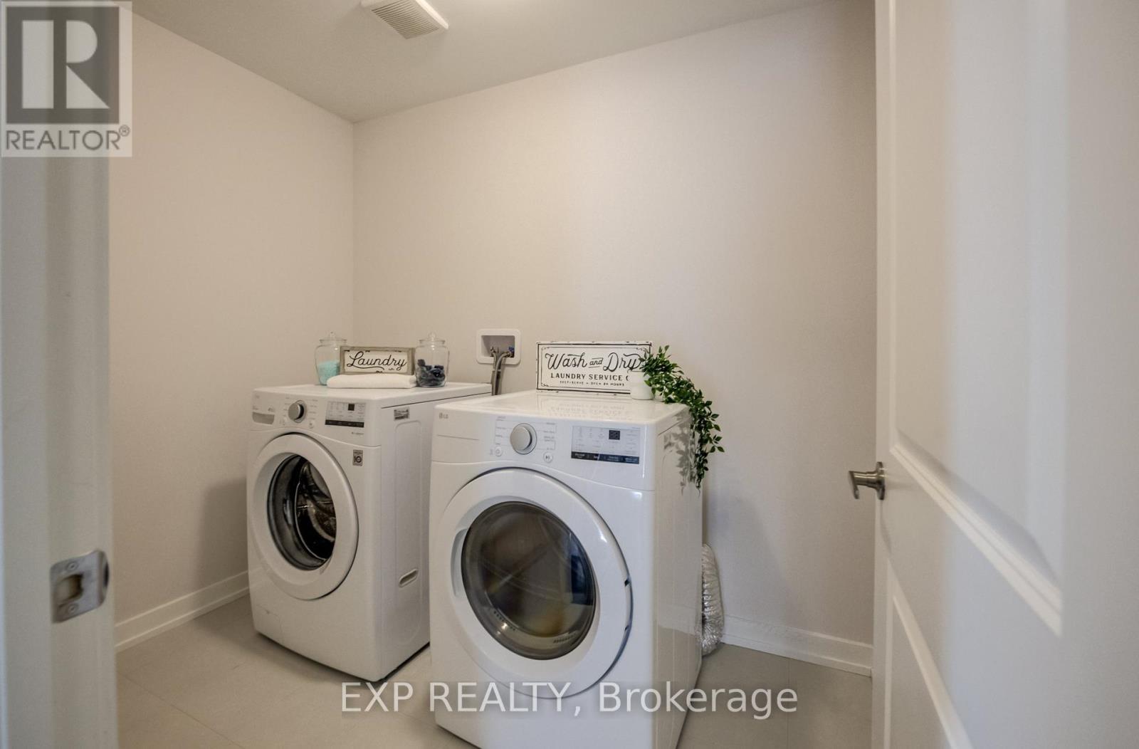 55 Tulip Crescent, Norfolk, ON - Indoor Photo Showing Laundry Room