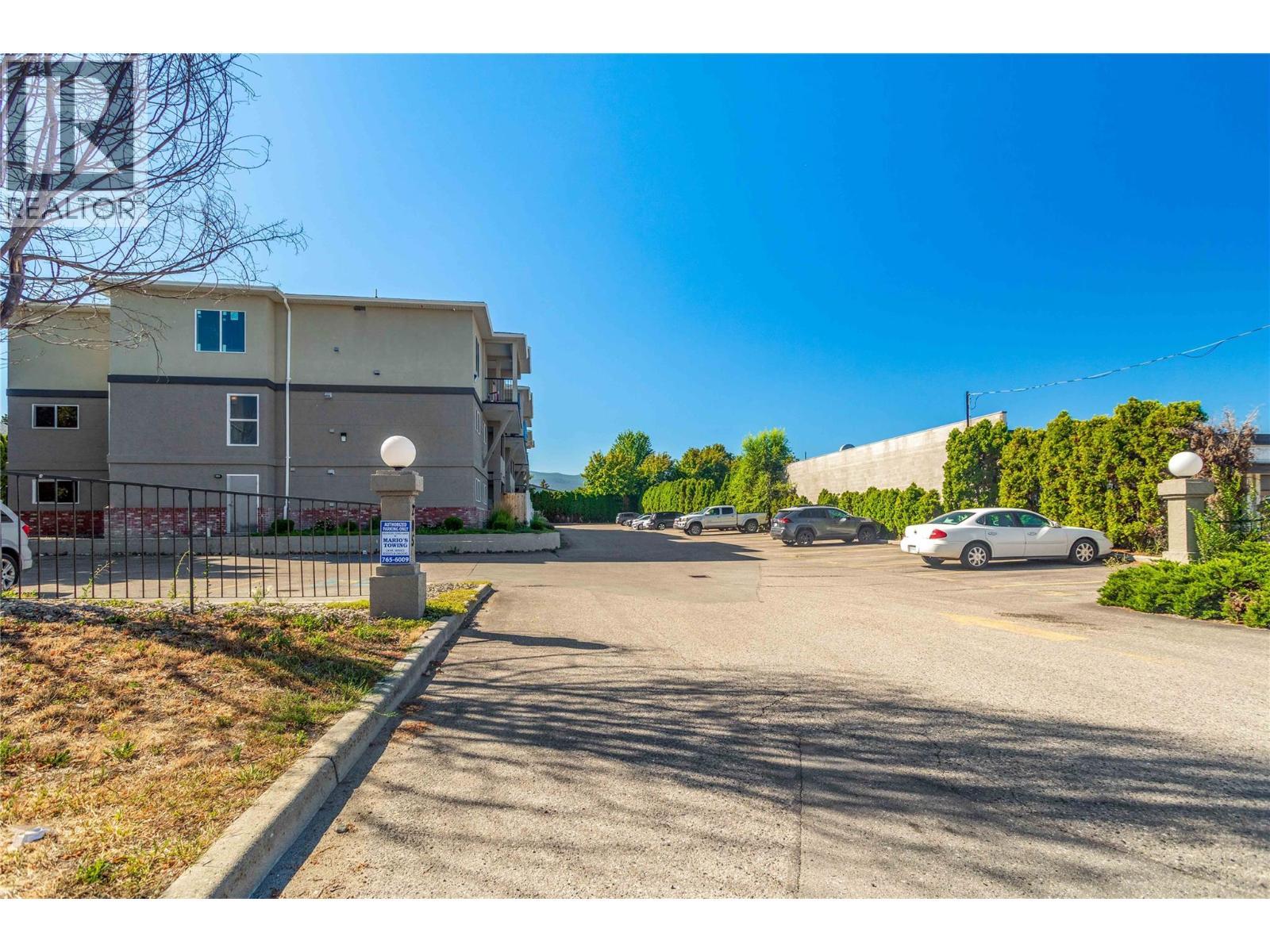 205 Highway 33 E, Kelowna, BC - Outdoor