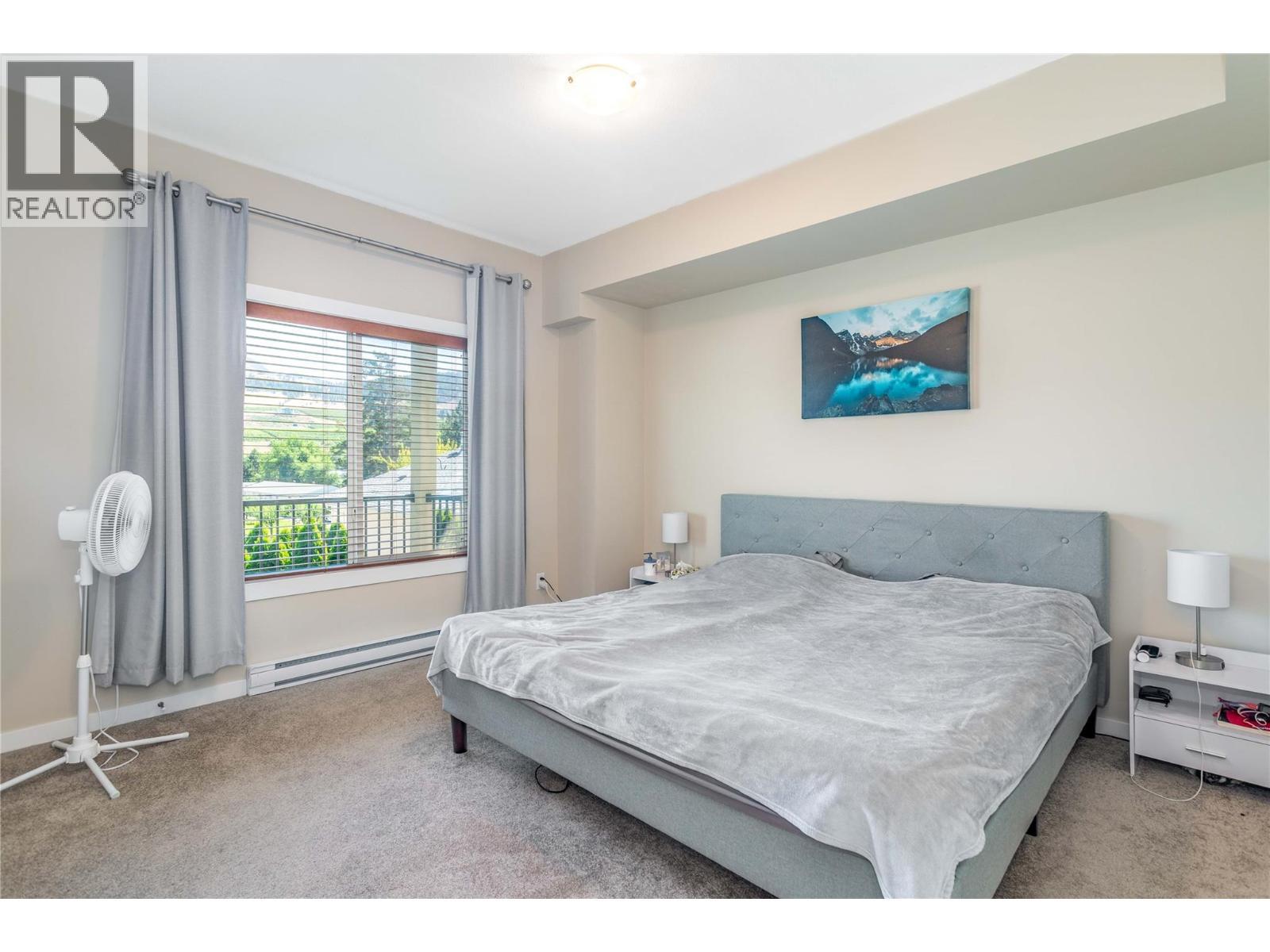 205 Highway 33 E, Kelowna, BC - Indoor Photo Showing Bedroom