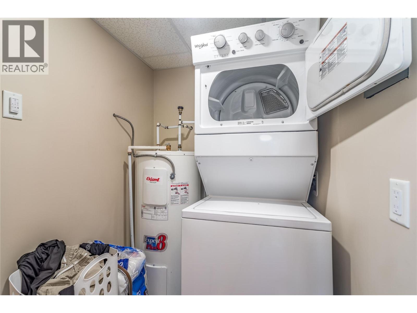 205 Highway 33 E, Kelowna, BC - Indoor Photo Showing Laundry Room