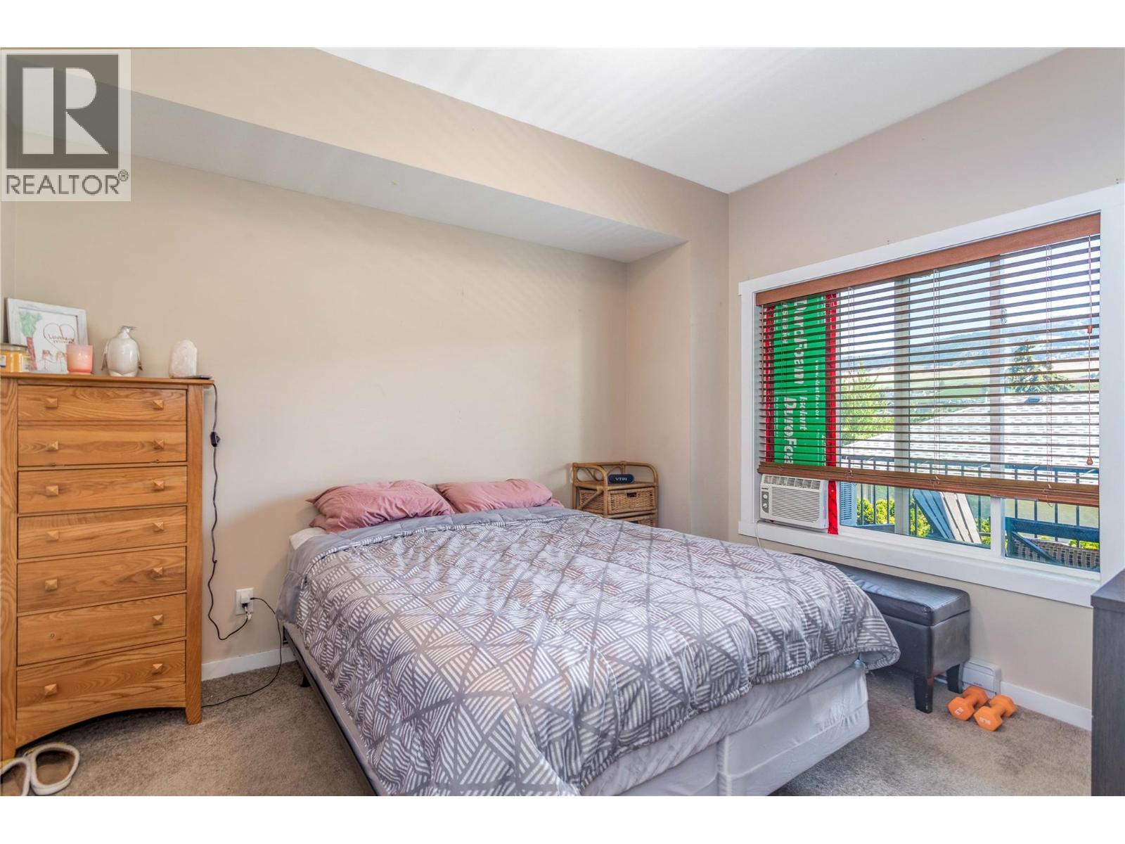 205 Highway 33 E, Kelowna, BC - Indoor Photo Showing Bedroom