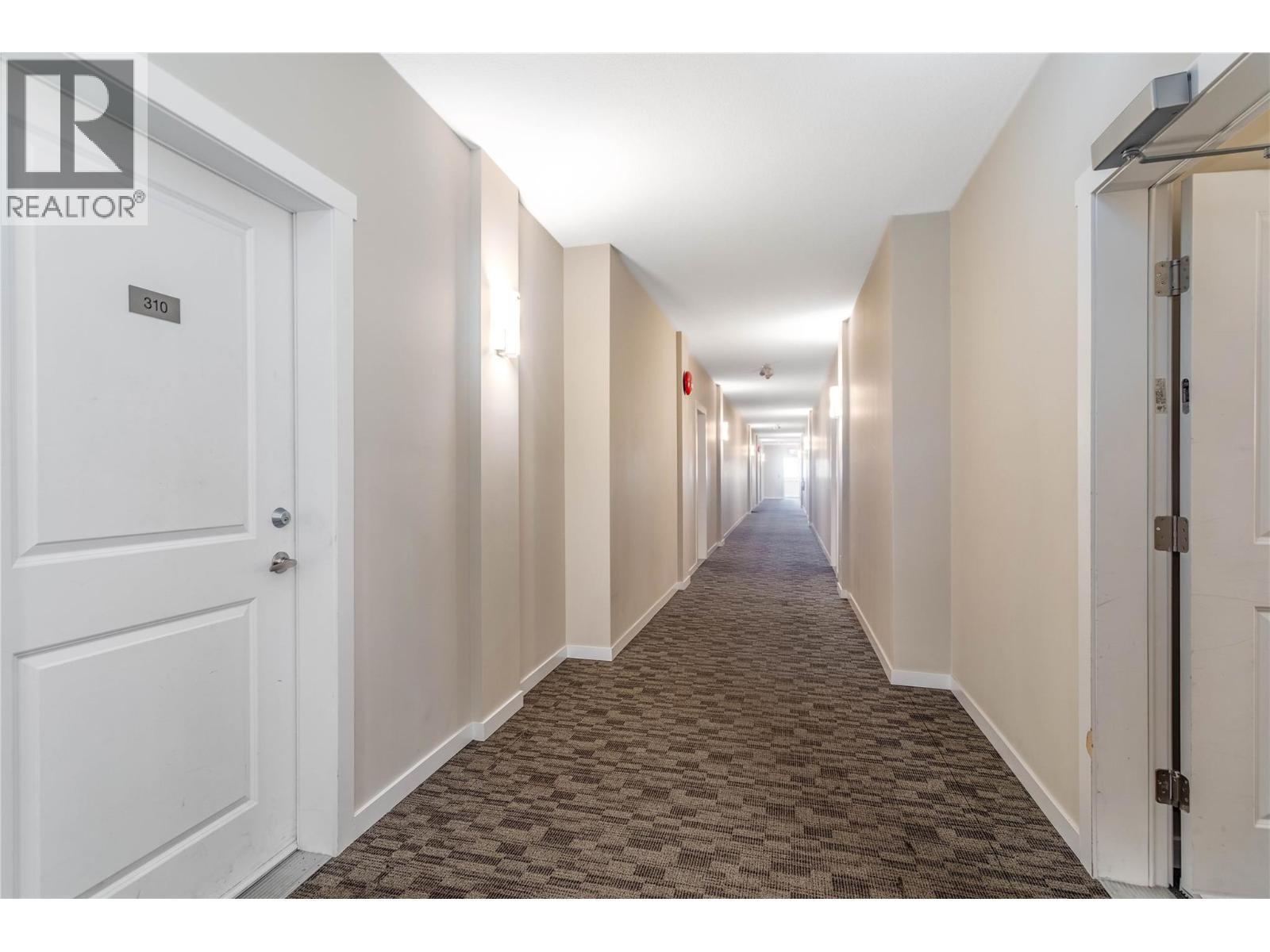 205 Highway 33 E, Kelowna, BC - Indoor Photo Showing Other Room