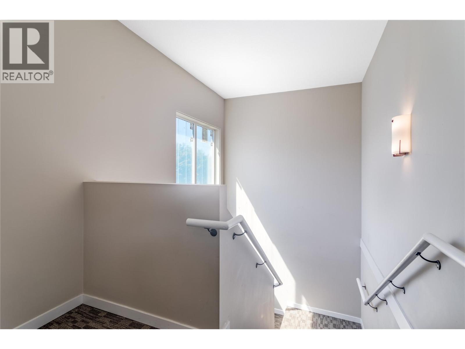 205 Highway 33 E, Kelowna, BC - Indoor Photo Showing Other Room