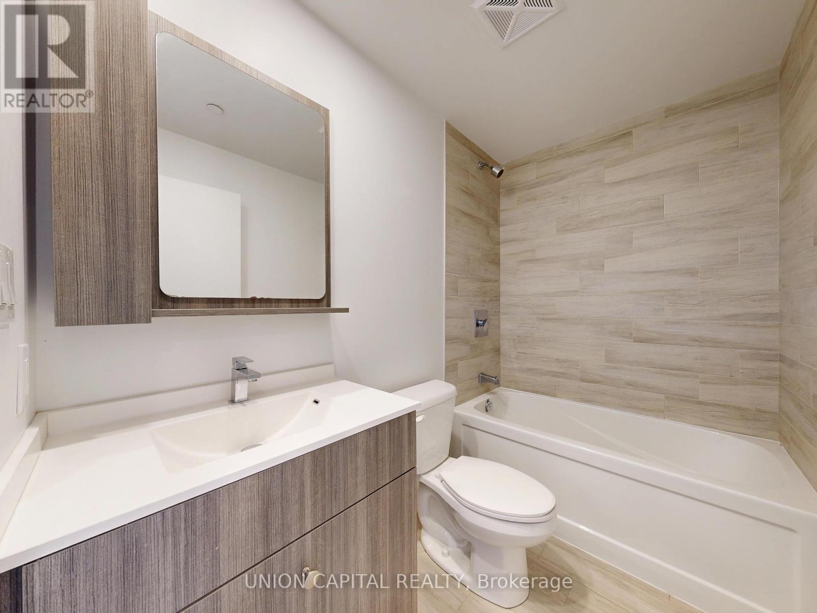 715 - 75 Canterbury Place, Toronto, ON - Indoor Photo Showing Bathroom