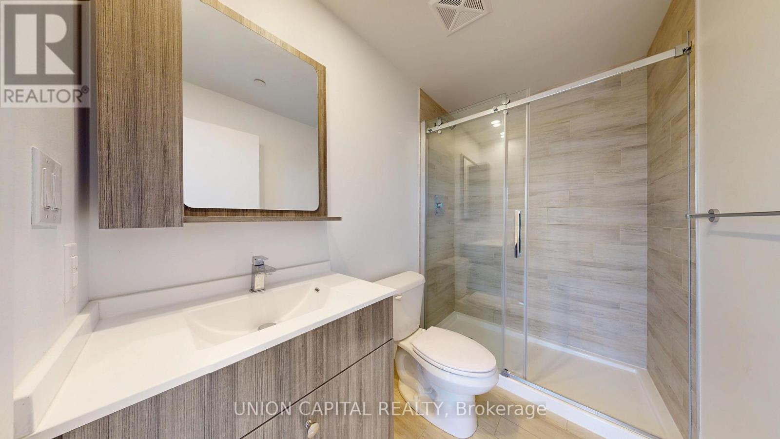 715 - 75 Canterbury Place, Toronto, ON - Indoor Photo Showing Bathroom