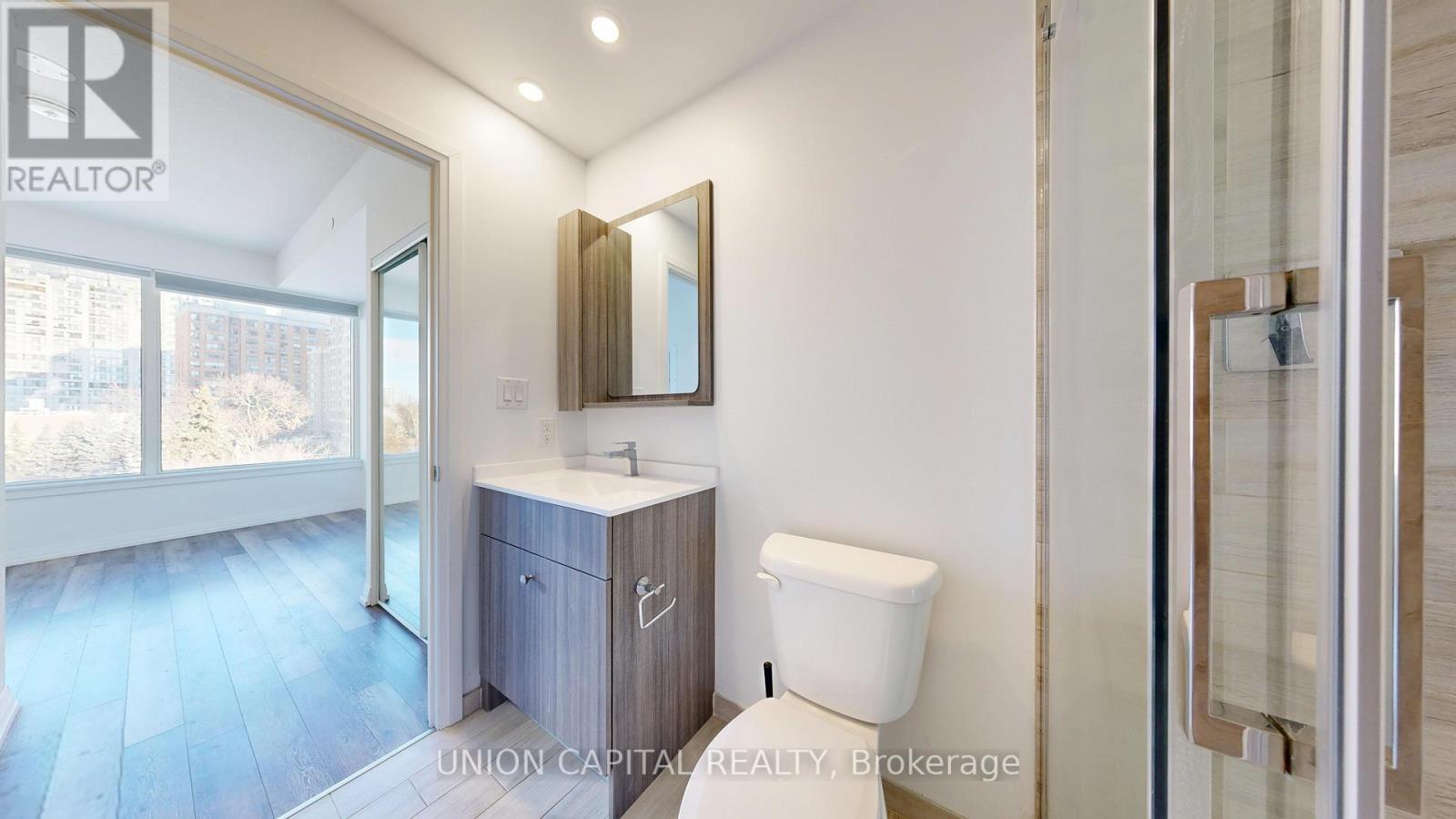 715 - 75 Canterbury Place, Toronto, ON - Indoor Photo Showing Bathroom