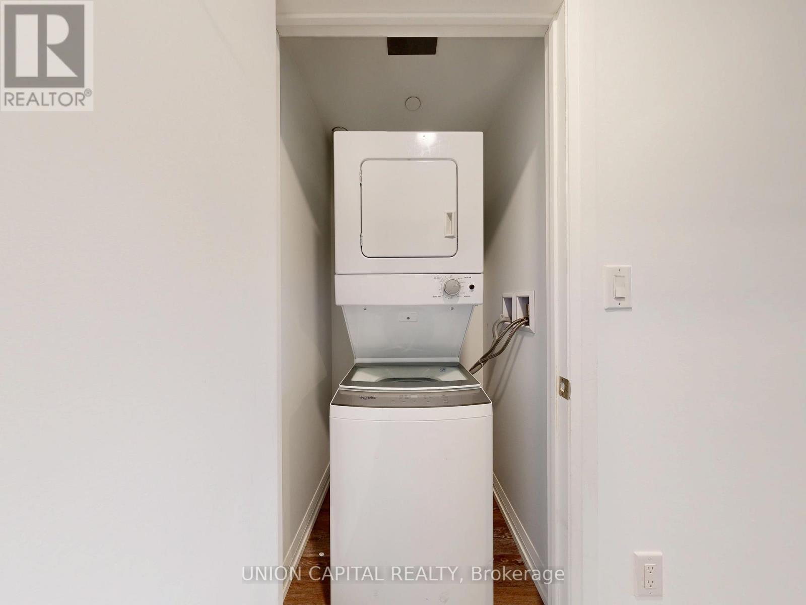 715 - 75 Canterbury Place, Toronto, ON - Indoor Photo Showing Laundry Room