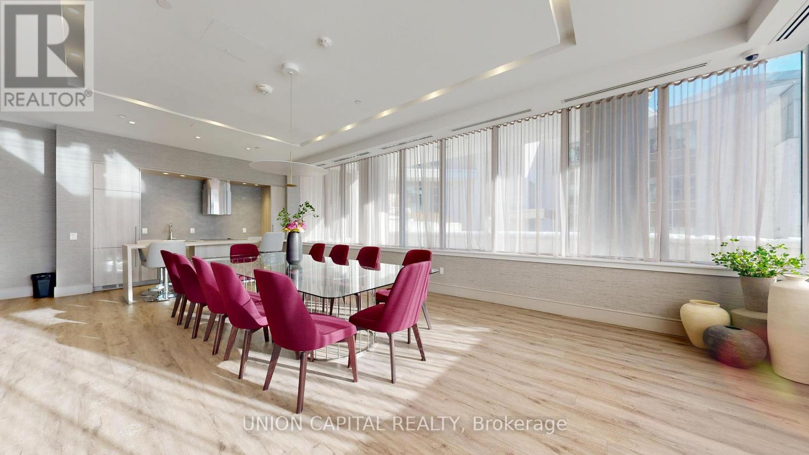 715 - 75 Canterbury Place, Toronto, ON - Indoor Photo Showing Dining Room