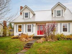 14 SAINT CATHERINES Avenue Stratford, PE C1B 1A5