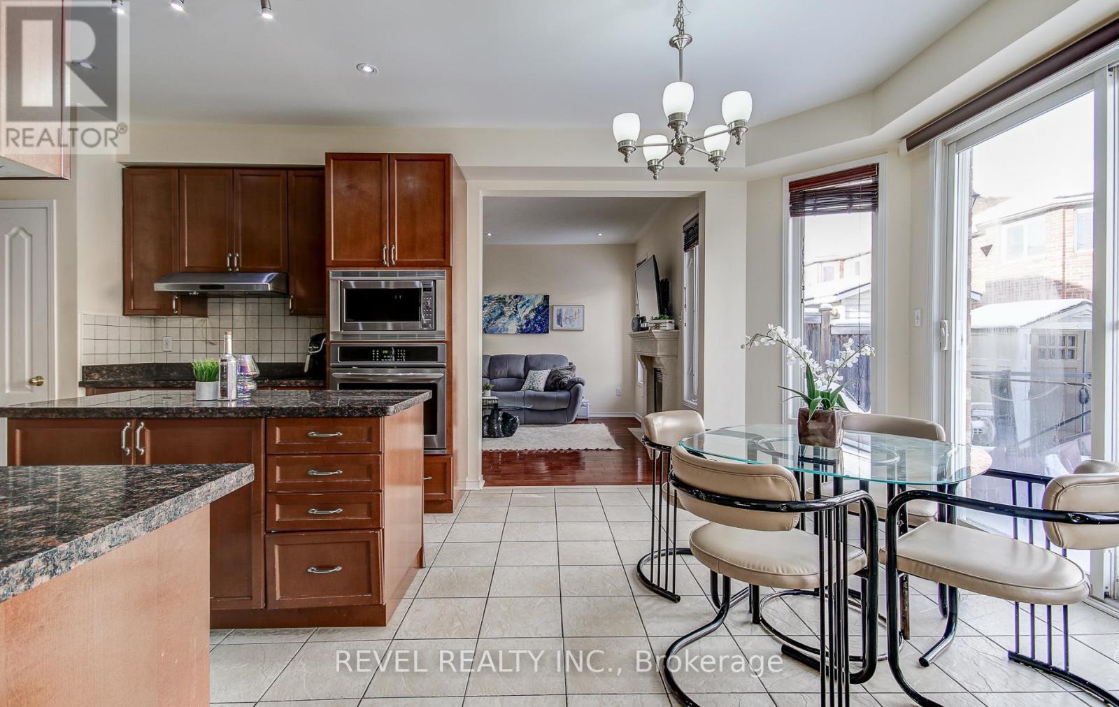5 Treegrove Crescent, Brampton, ON - Indoor