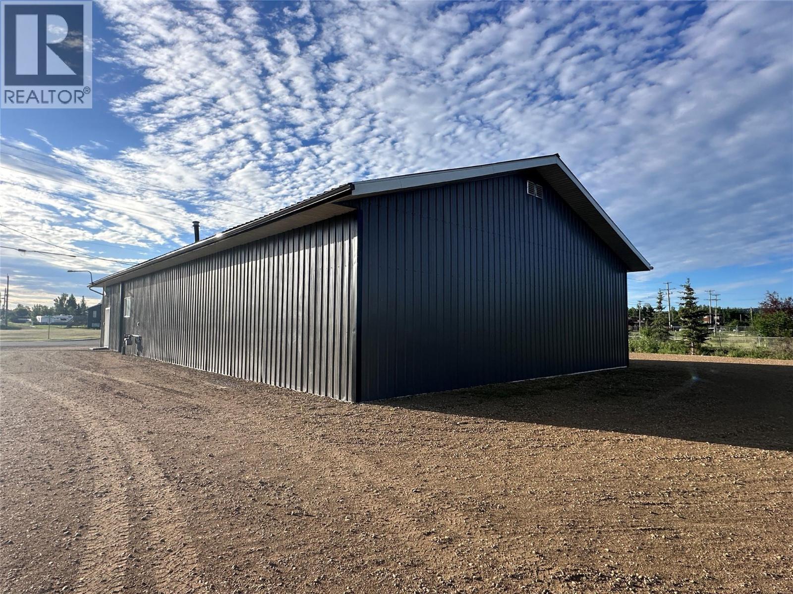 10101 17 Street, Dawson Creek, BC