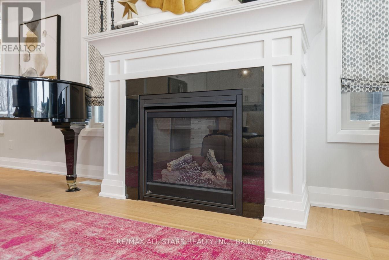 579 Victoria Street, Scugog (Port Perry), ON - Indoor Photo Showing Living Room With Fireplace