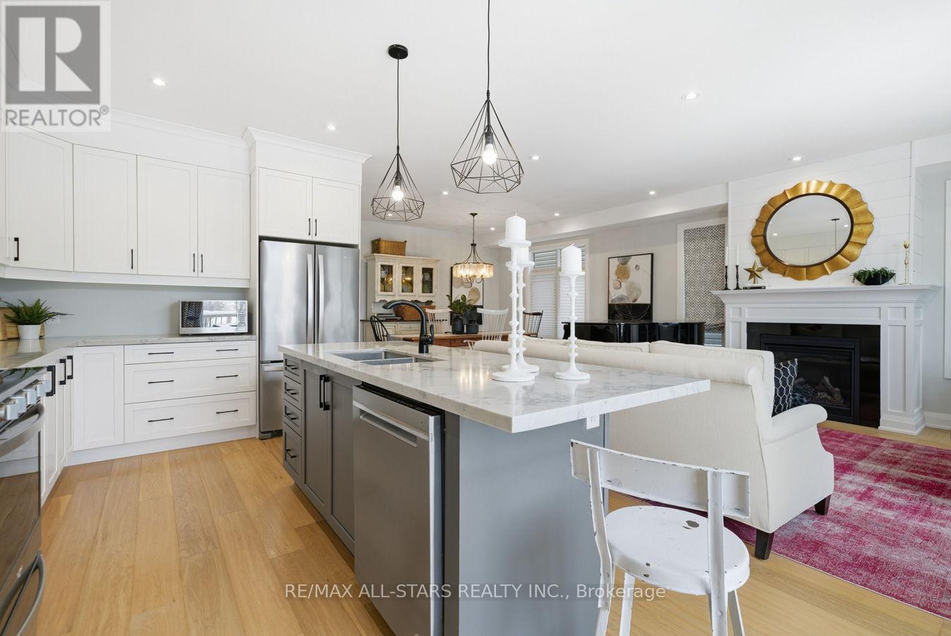 579 Victoria Street, Scugog (Port Perry), ON - Indoor Photo Showing Kitchen With Double Sink With Upgraded Kitchen