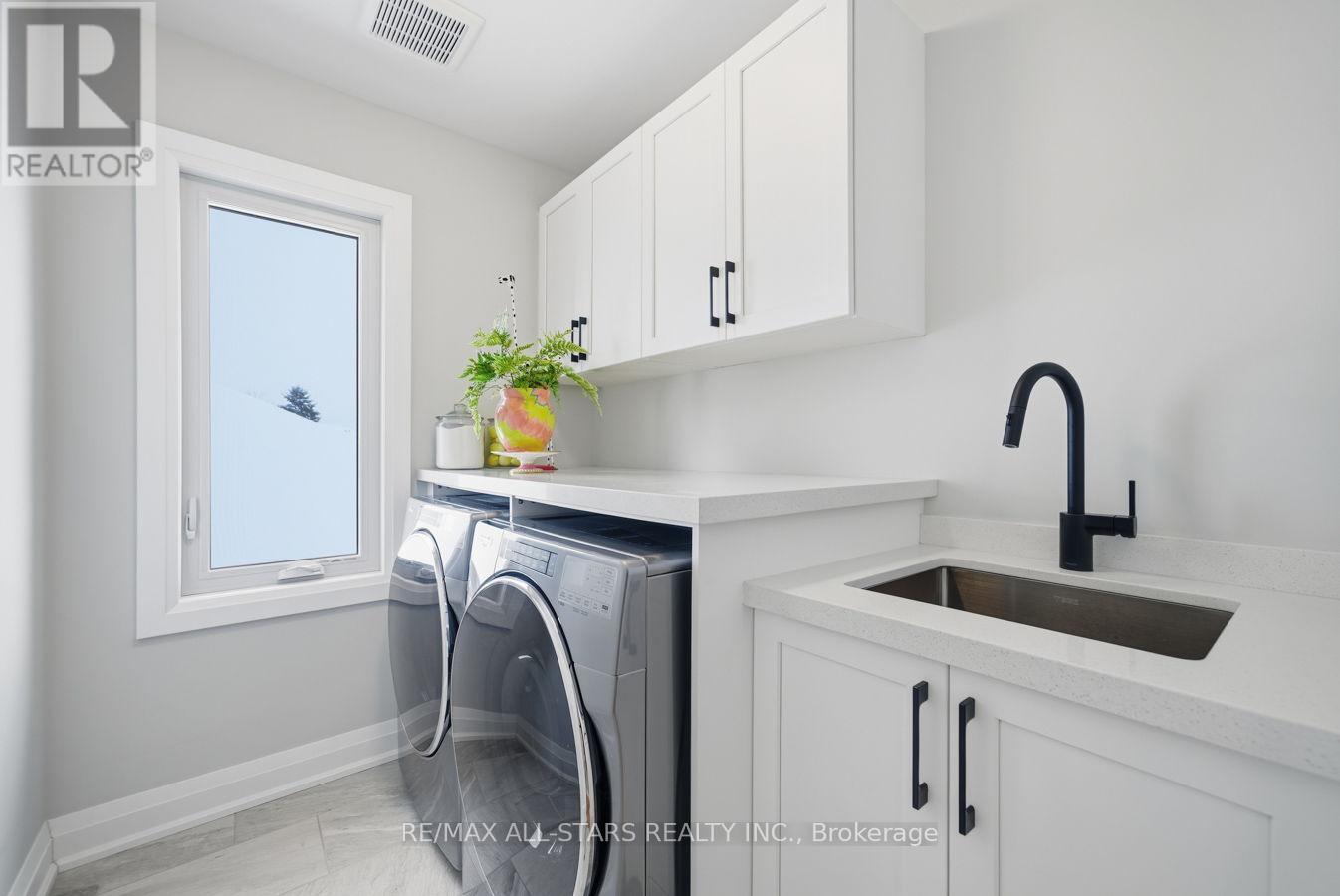579 Victoria Street, Scugog (Port Perry), ON - Indoor Photo Showing Laundry Room