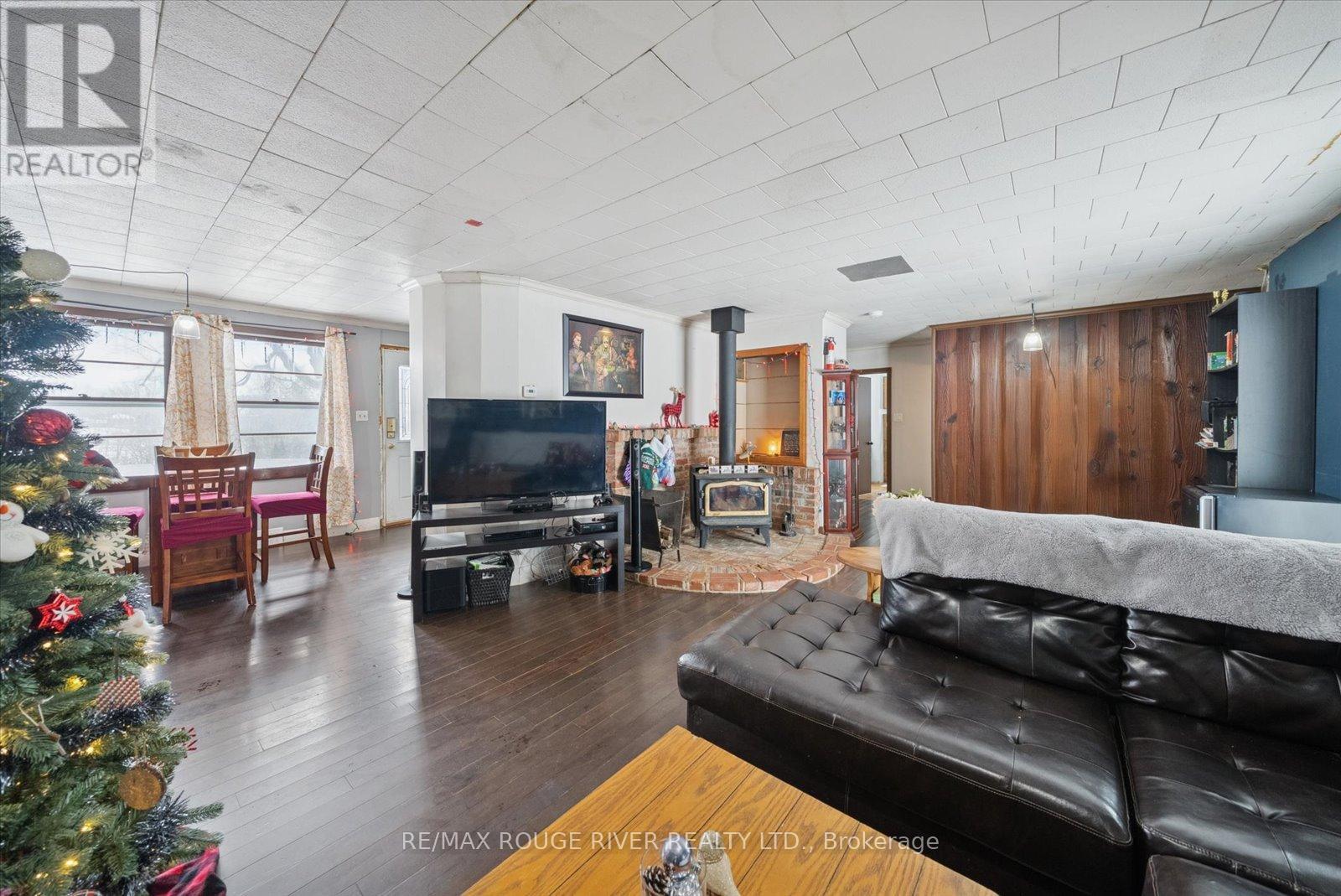 10 Crowe Valley Court, Marmora And Lake (Marmora Ward), ON - Indoor Photo Showing Living Room
