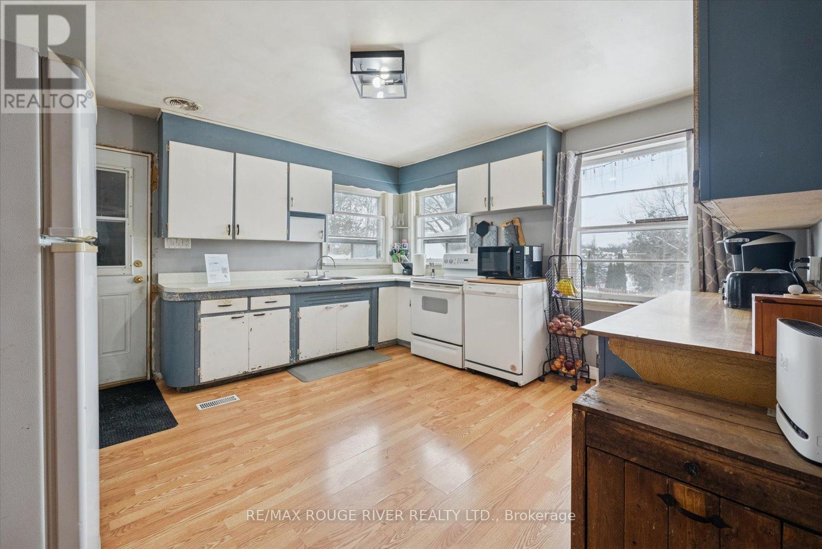 10 Crowe Valley Court, Marmora And Lake (Marmora Ward), ON - Indoor Photo Showing Kitchen
