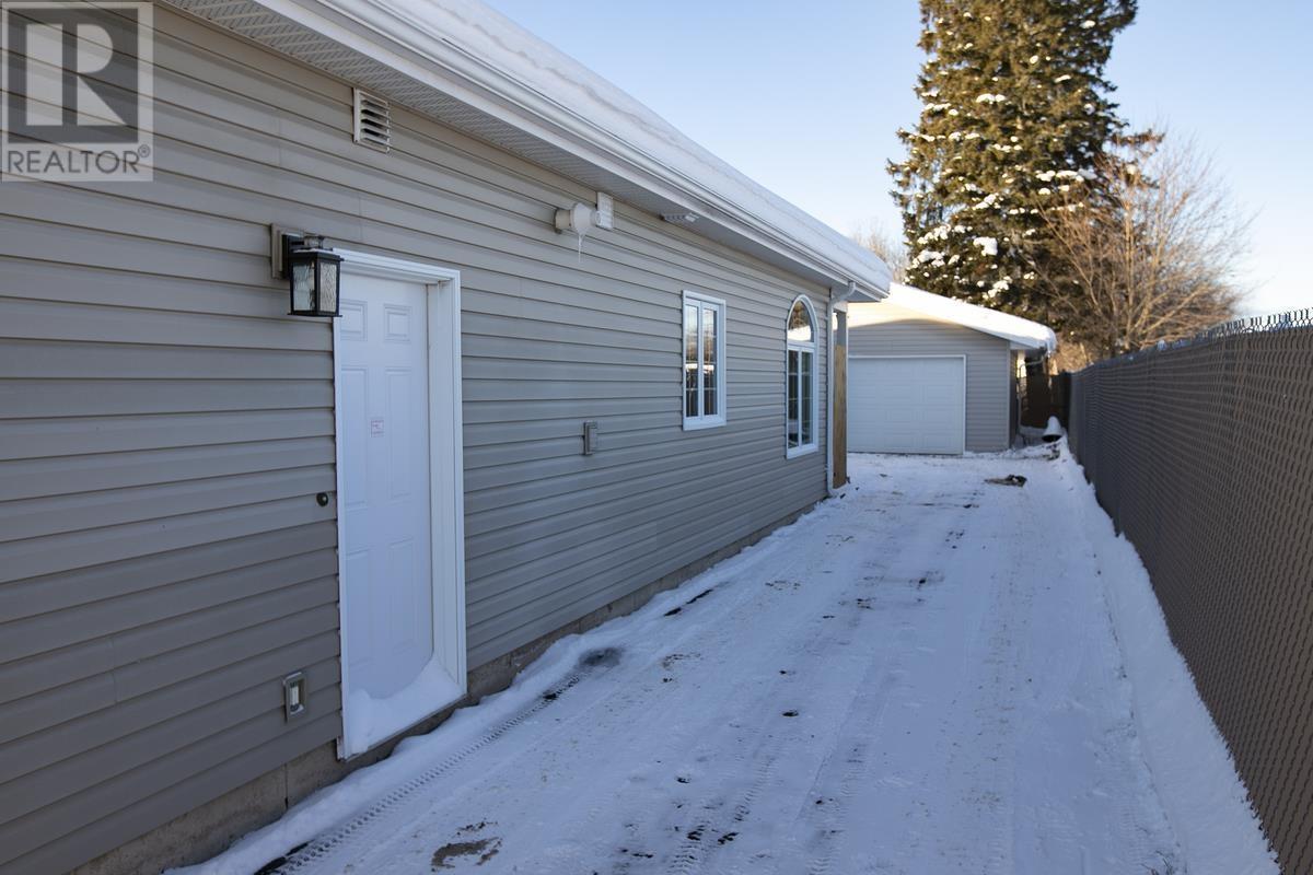481 Lake St, Sault Ste. Marie, ON - Outdoor With Exterior