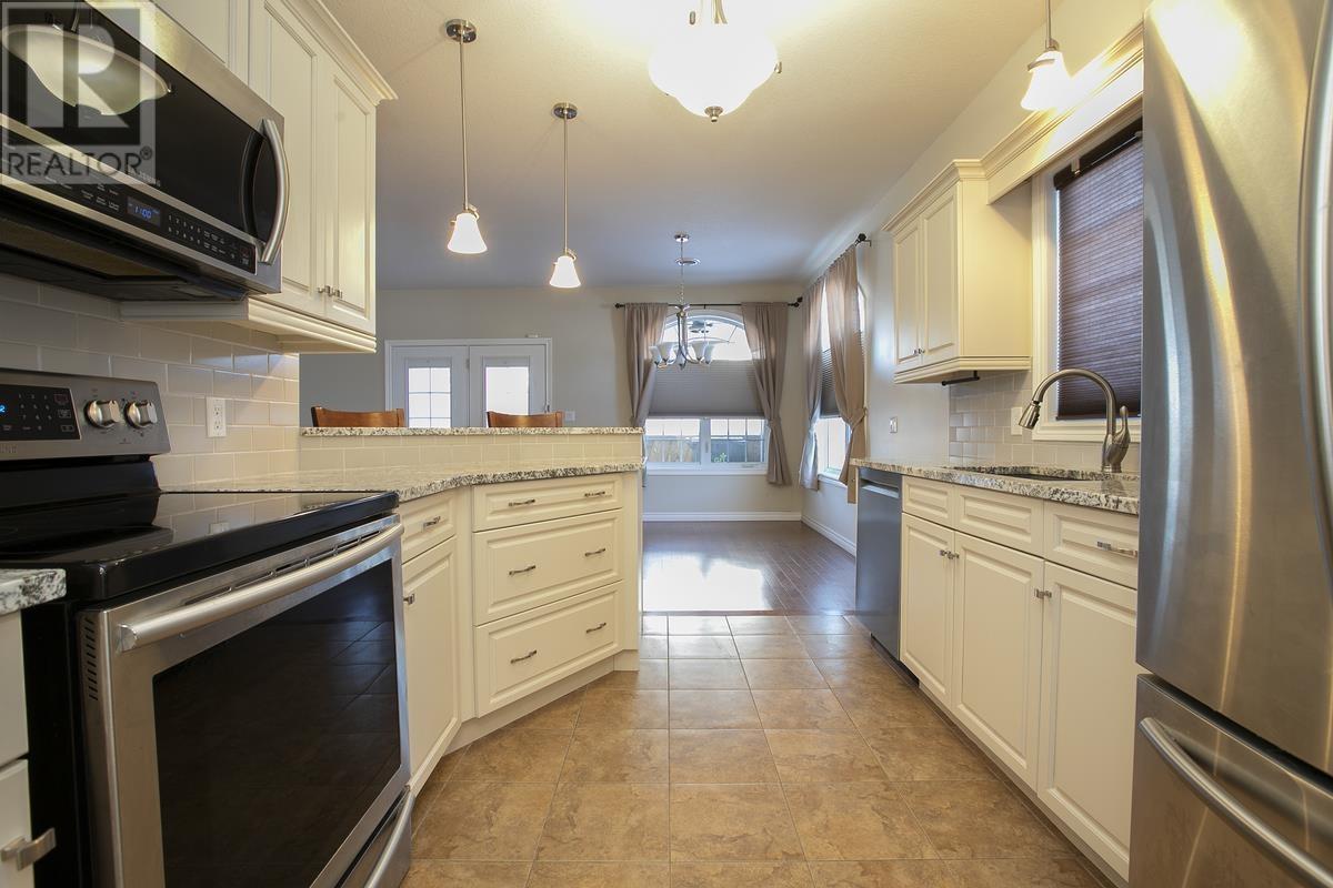 481 Lake St, Sault Ste. Marie, ON - Indoor Photo Showing Kitchen With Upgraded Kitchen