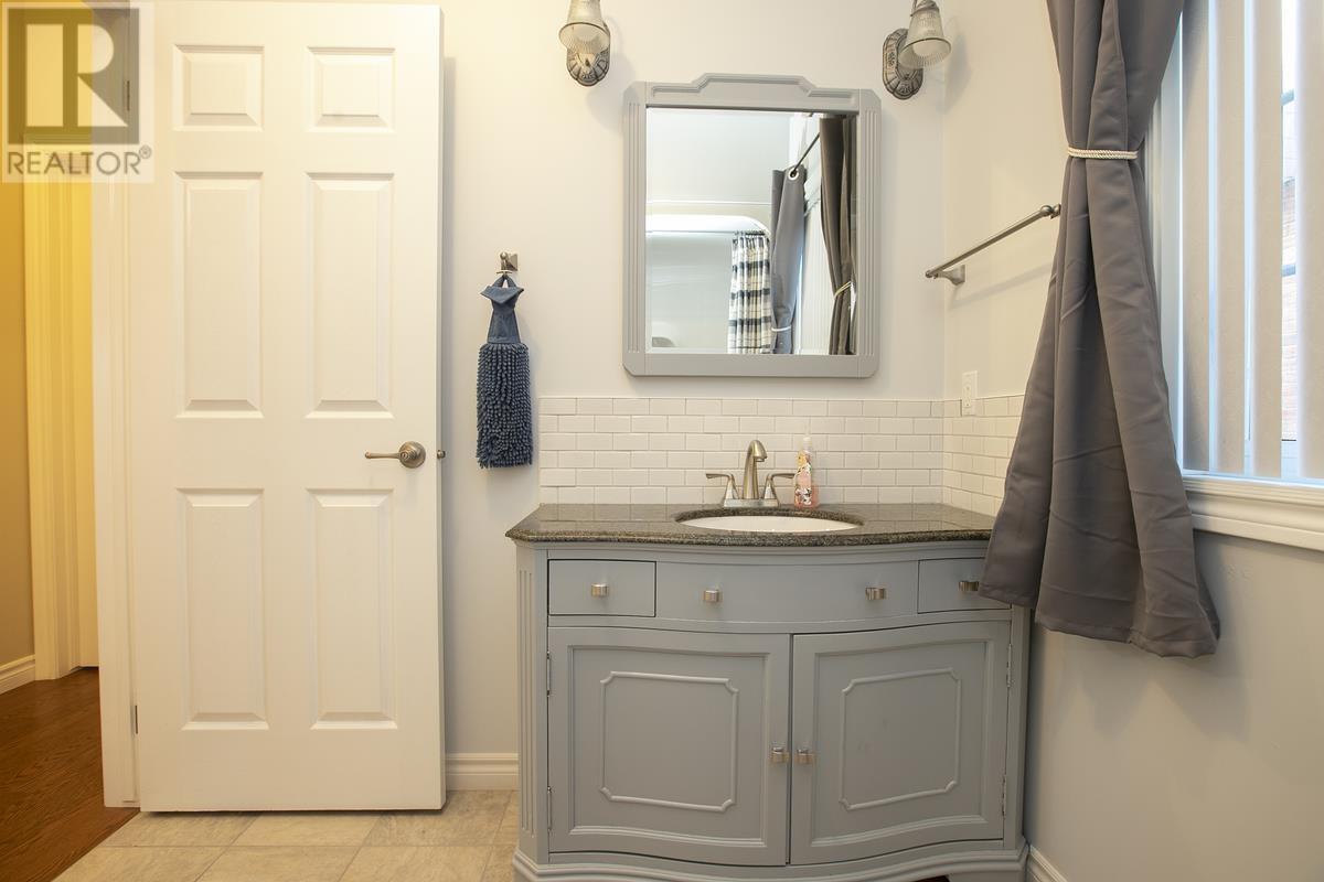 481 Lake St, Sault Ste. Marie, ON - Indoor Photo Showing Bathroom