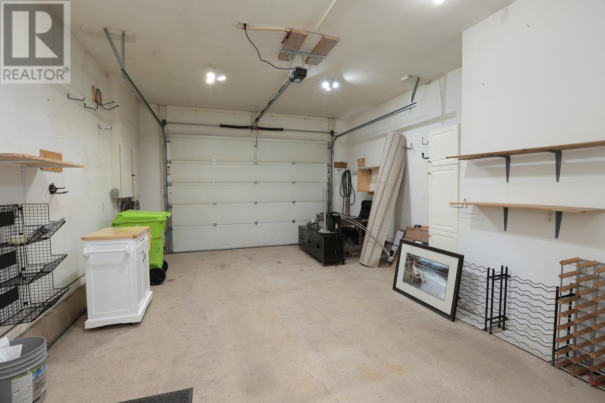 481 Lake St, Sault Ste. Marie, ON - Indoor Photo Showing Garage