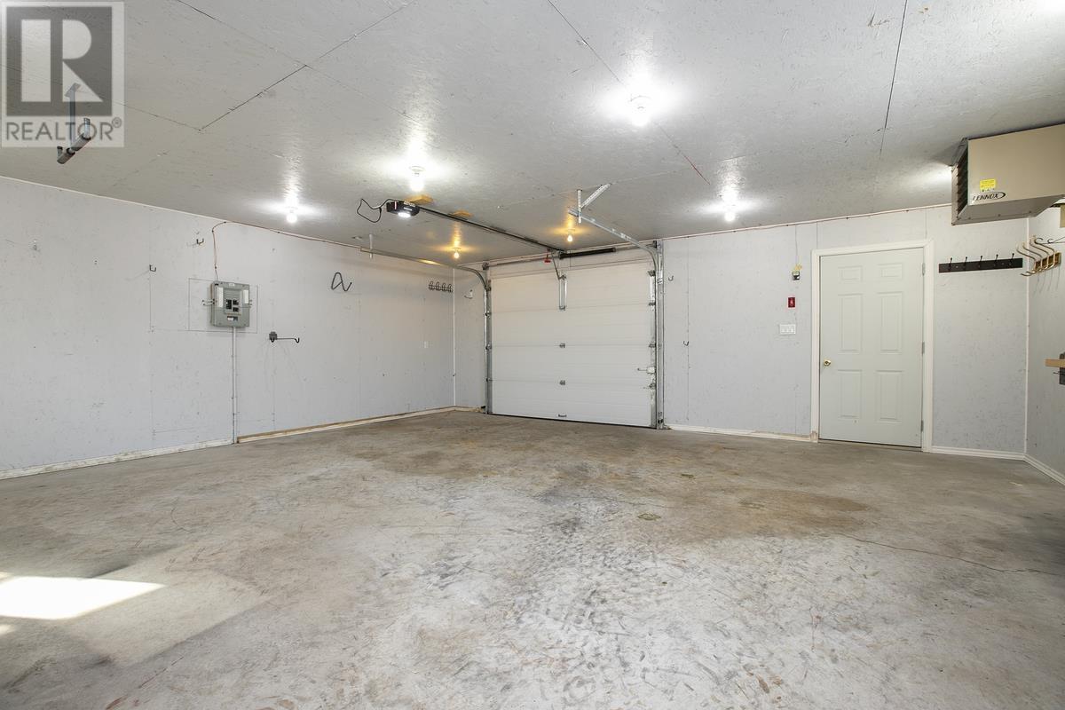 481 Lake St, Sault Ste. Marie, ON - Indoor Photo Showing Garage
