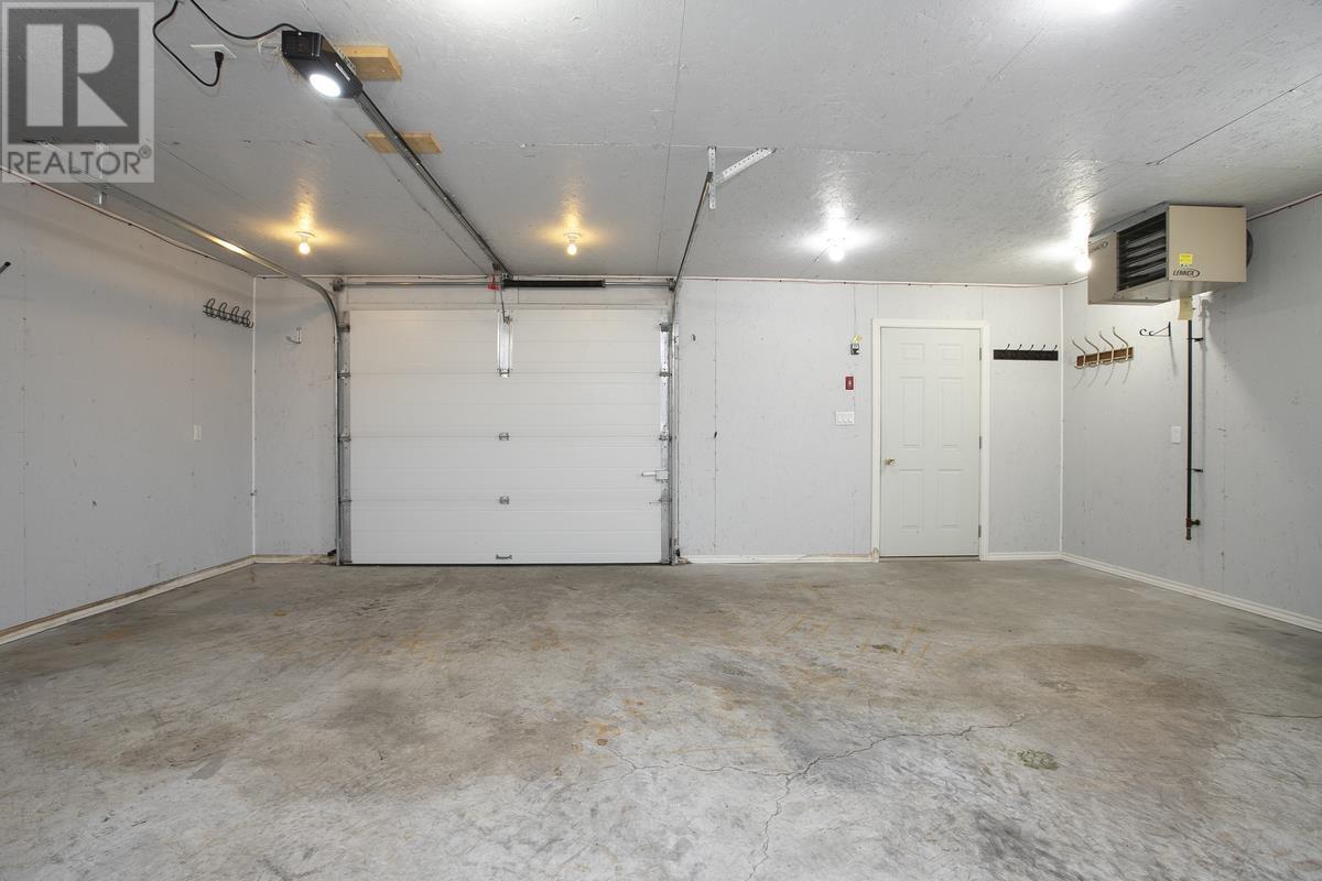 481 Lake St, Sault Ste. Marie, ON - Indoor Photo Showing Garage