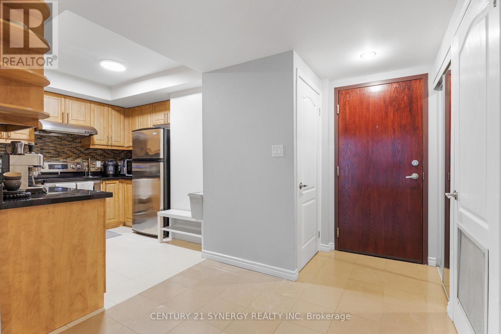 306 - 263 Wellington Street W, Toronto (Waterfront Communities), ON - Indoor Photo Showing Kitchen
