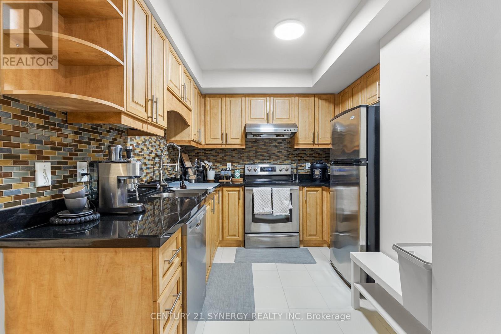 306 - 263 Wellington Street W, Toronto (Waterfront Communities), ON - Indoor Photo Showing Kitchen