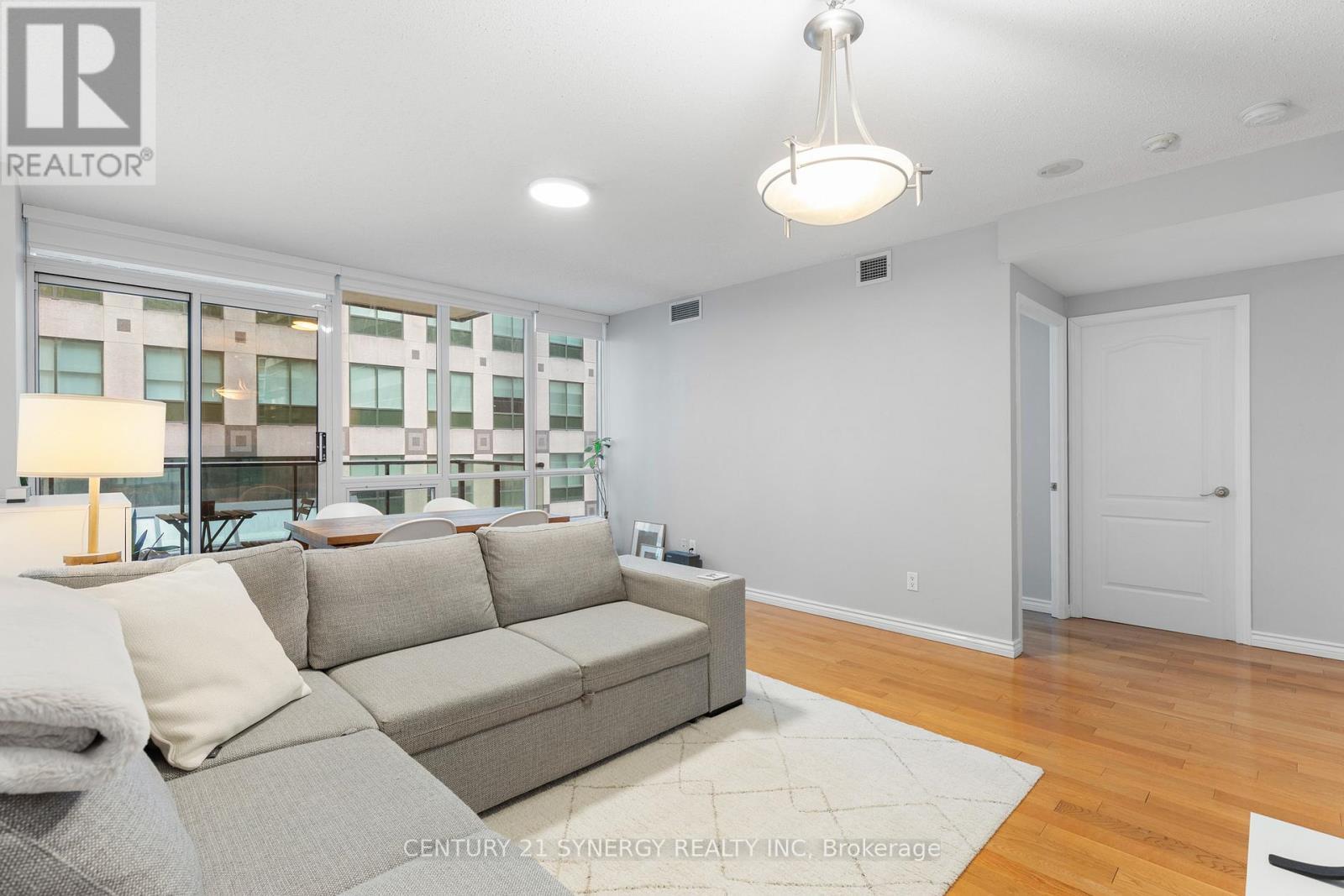 306 - 263 Wellington Street W, Toronto (Waterfront Communities), ON - Indoor Photo Showing Living Room