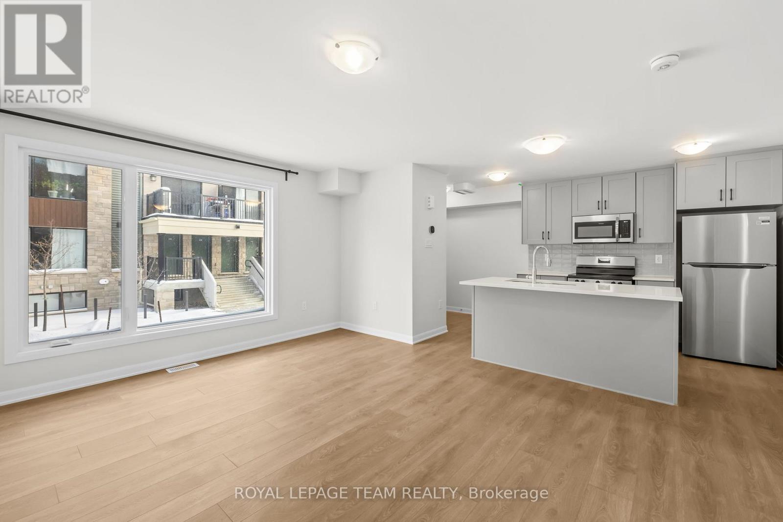 1108 Creekway Private, Ottawa, ON - Indoor Photo Showing Kitchen