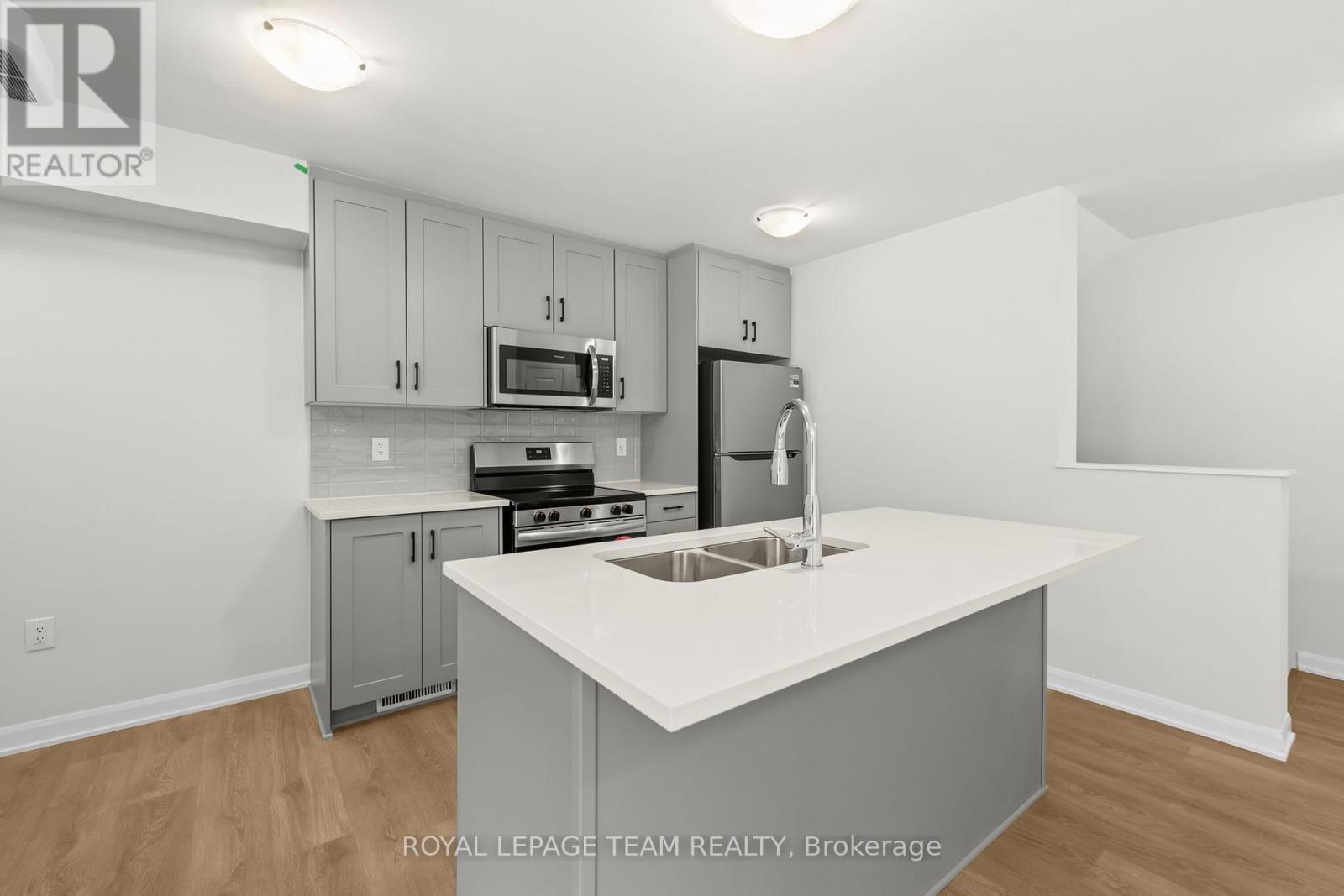 1108 Creekway Private, Ottawa, ON - Indoor Photo Showing Kitchen With Stainless Steel Kitchen With Double Sink With Upgraded Kitchen