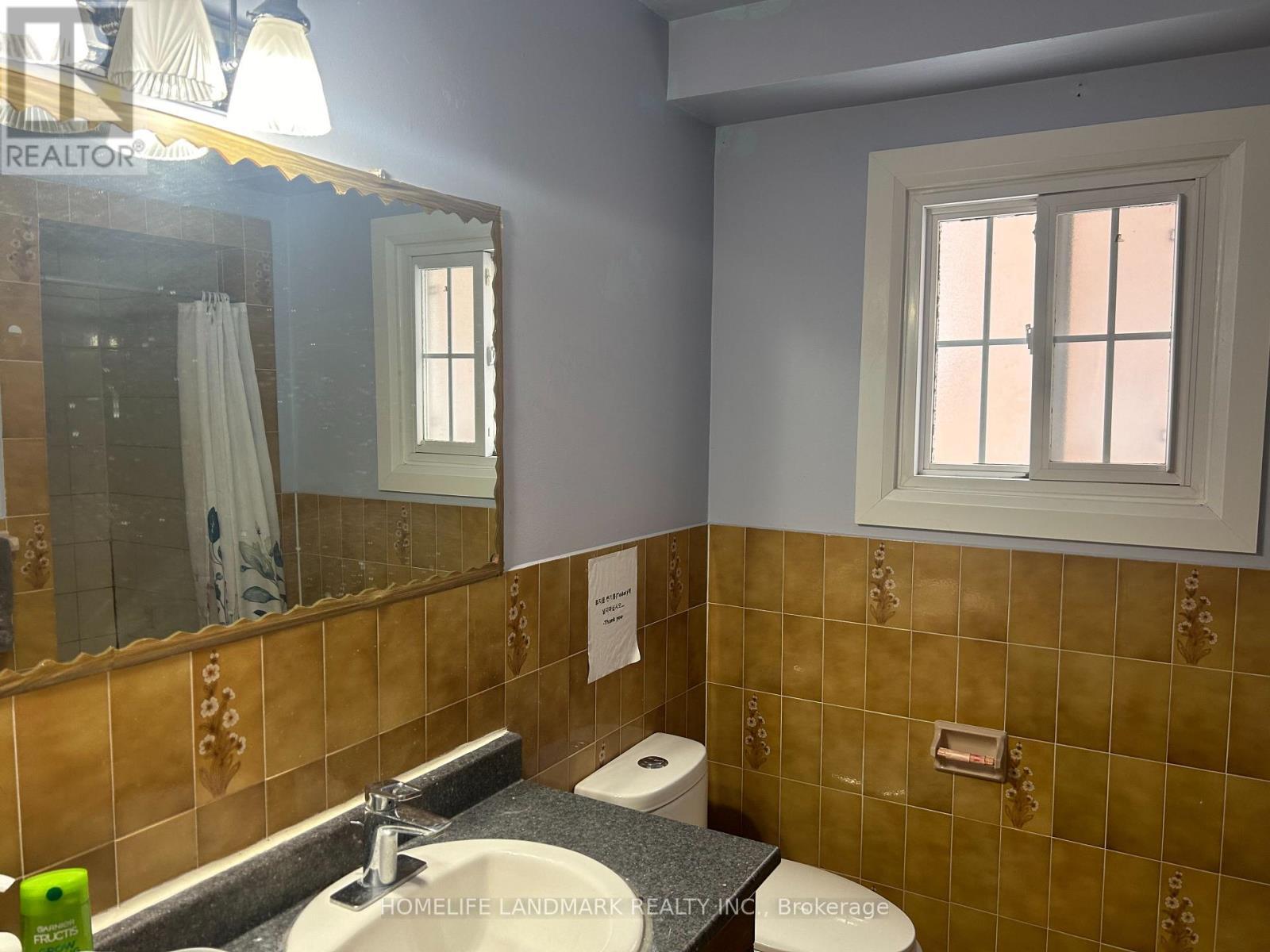 102 - 67 Abitibi Avenue, Toronto, ON - Indoor Photo Showing Bathroom