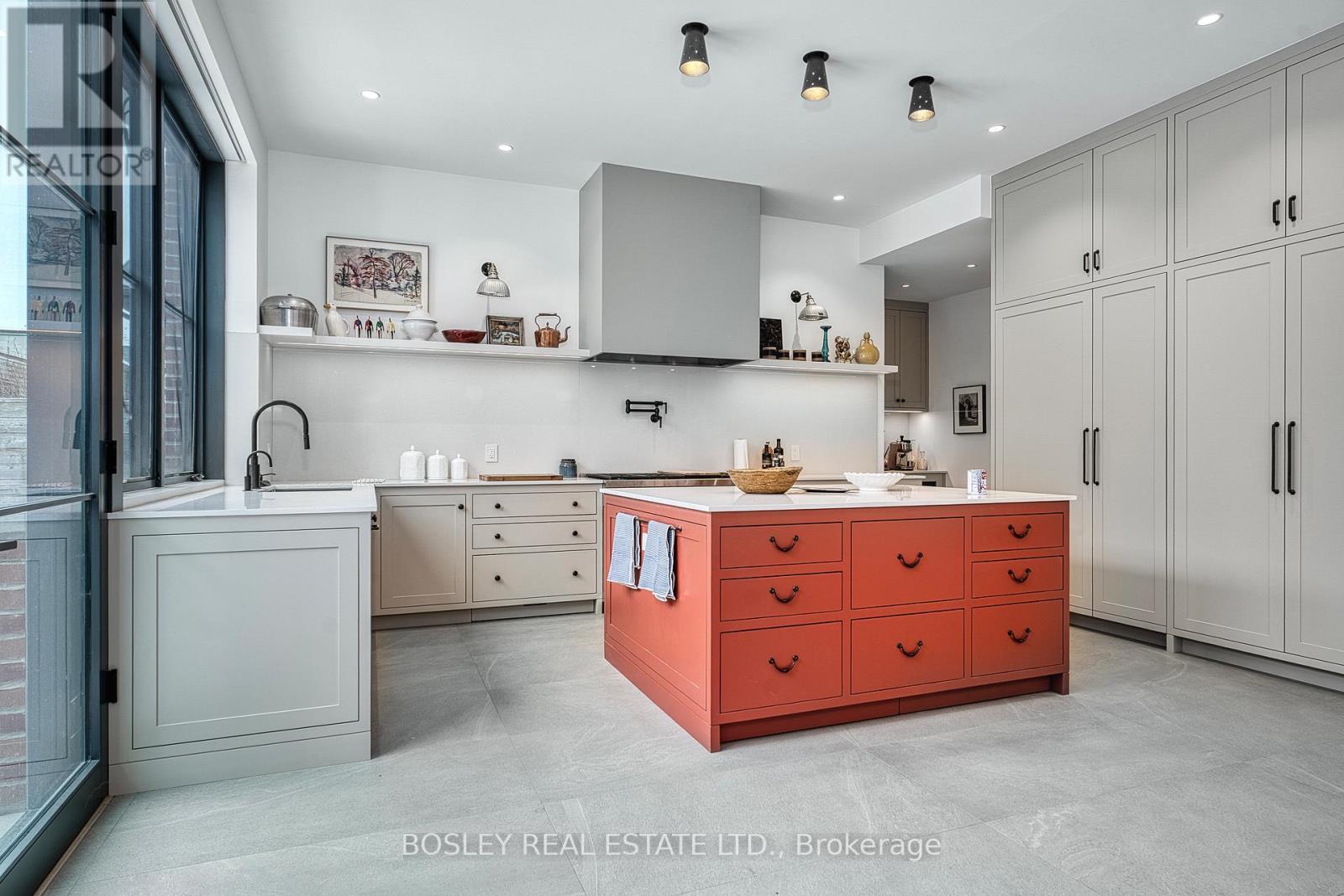 34 Beaconsfield Avenue, Toronto, ON - Indoor