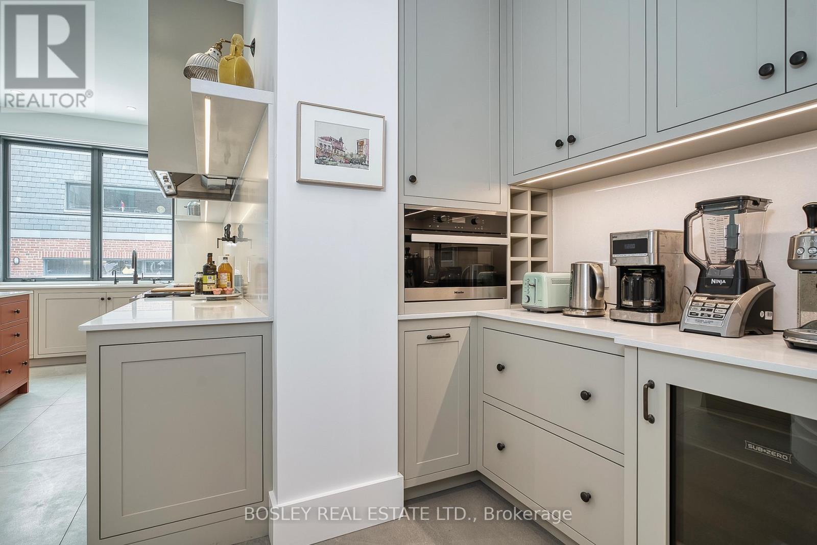 34 Beaconsfield Avenue, Toronto, ON - Indoor Photo Showing Kitchen