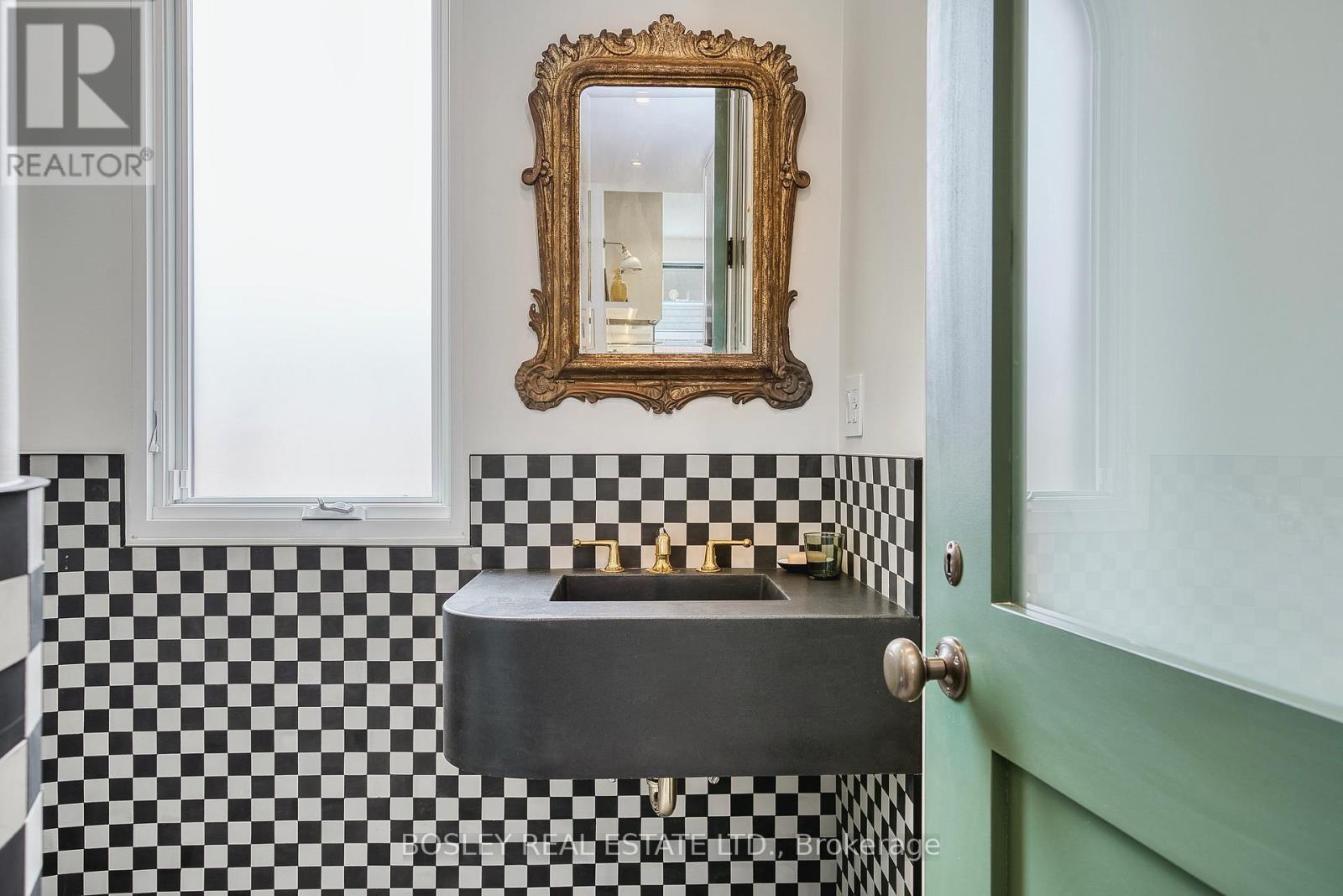 34 Beaconsfield Avenue, Toronto, ON - Indoor