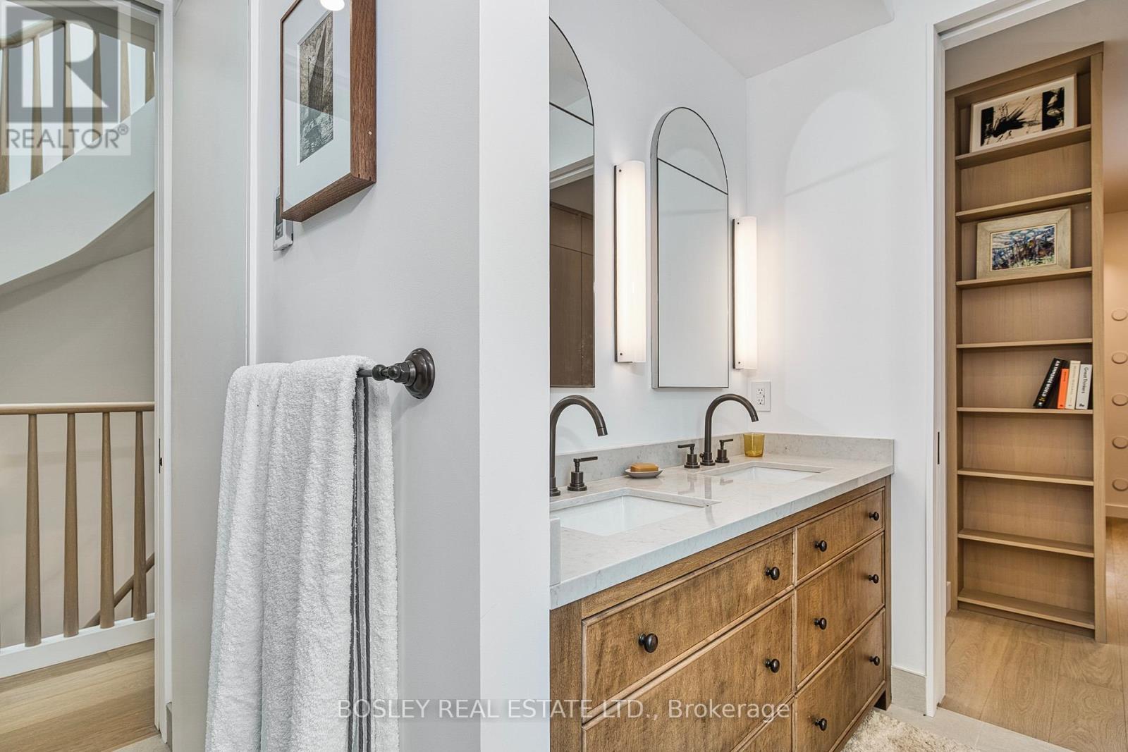 34 Beaconsfield Avenue, Toronto, ON - Indoor Photo Showing Bathroom