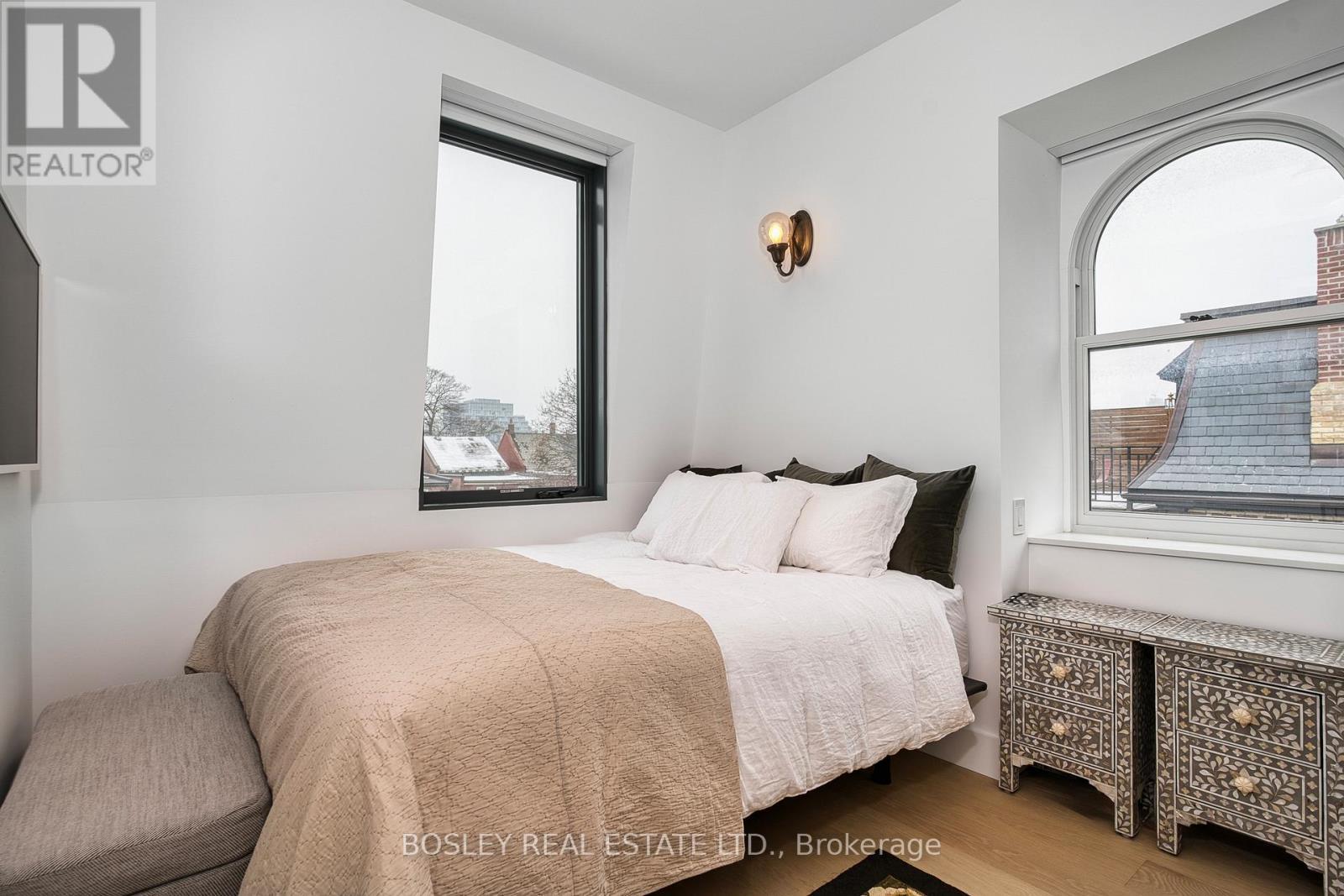 34 Beaconsfield Avenue, Toronto, ON - Indoor Photo Showing Bedroom