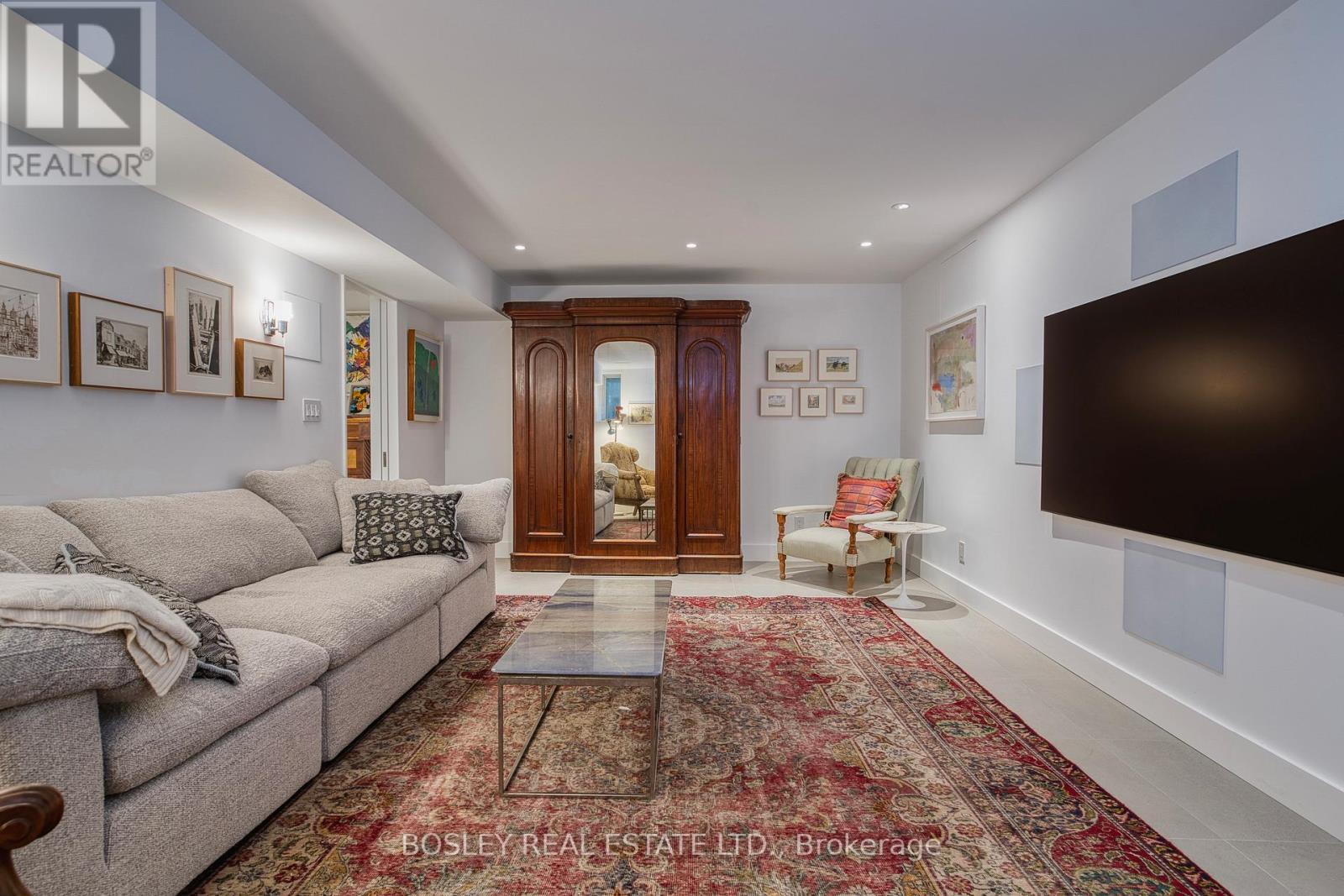 34 Beaconsfield Avenue, Toronto, ON - Indoor Photo Showing Living Room