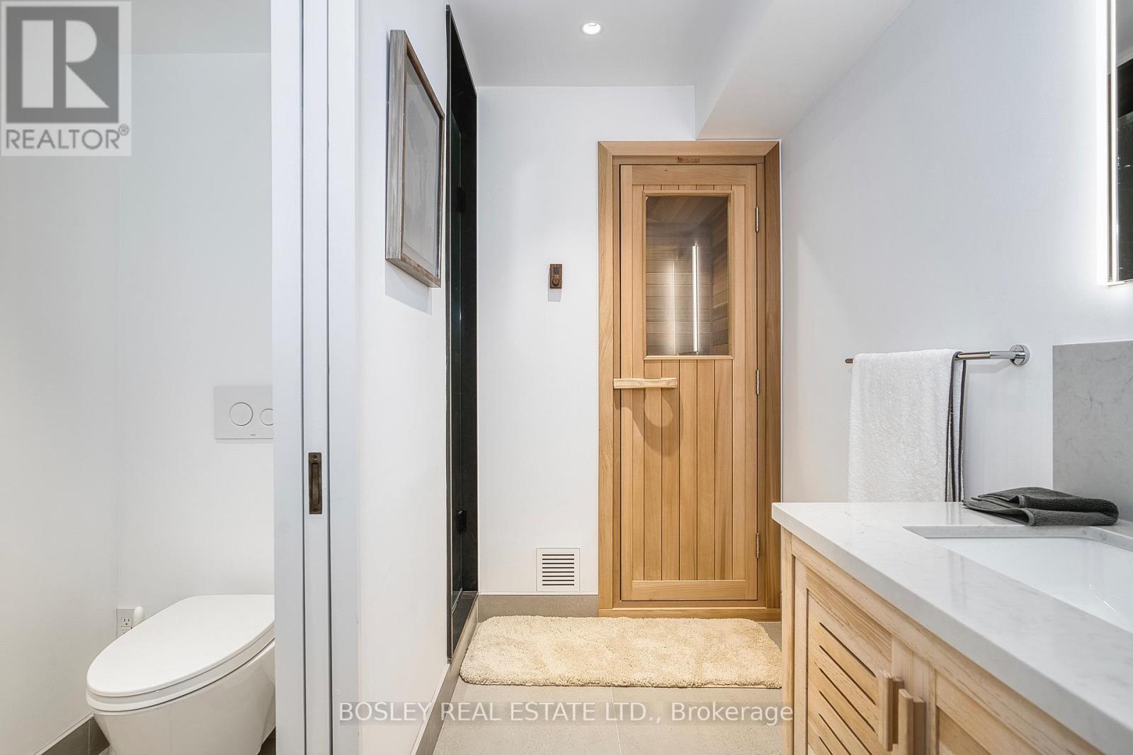 34 Beaconsfield Avenue, Toronto, ON - Indoor Photo Showing Bathroom