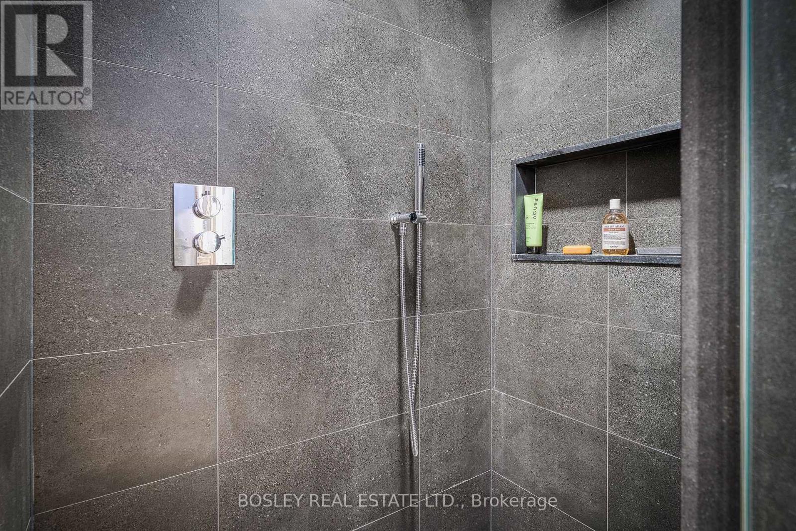 34 Beaconsfield Avenue, Toronto, ON - Indoor Photo Showing Bathroom