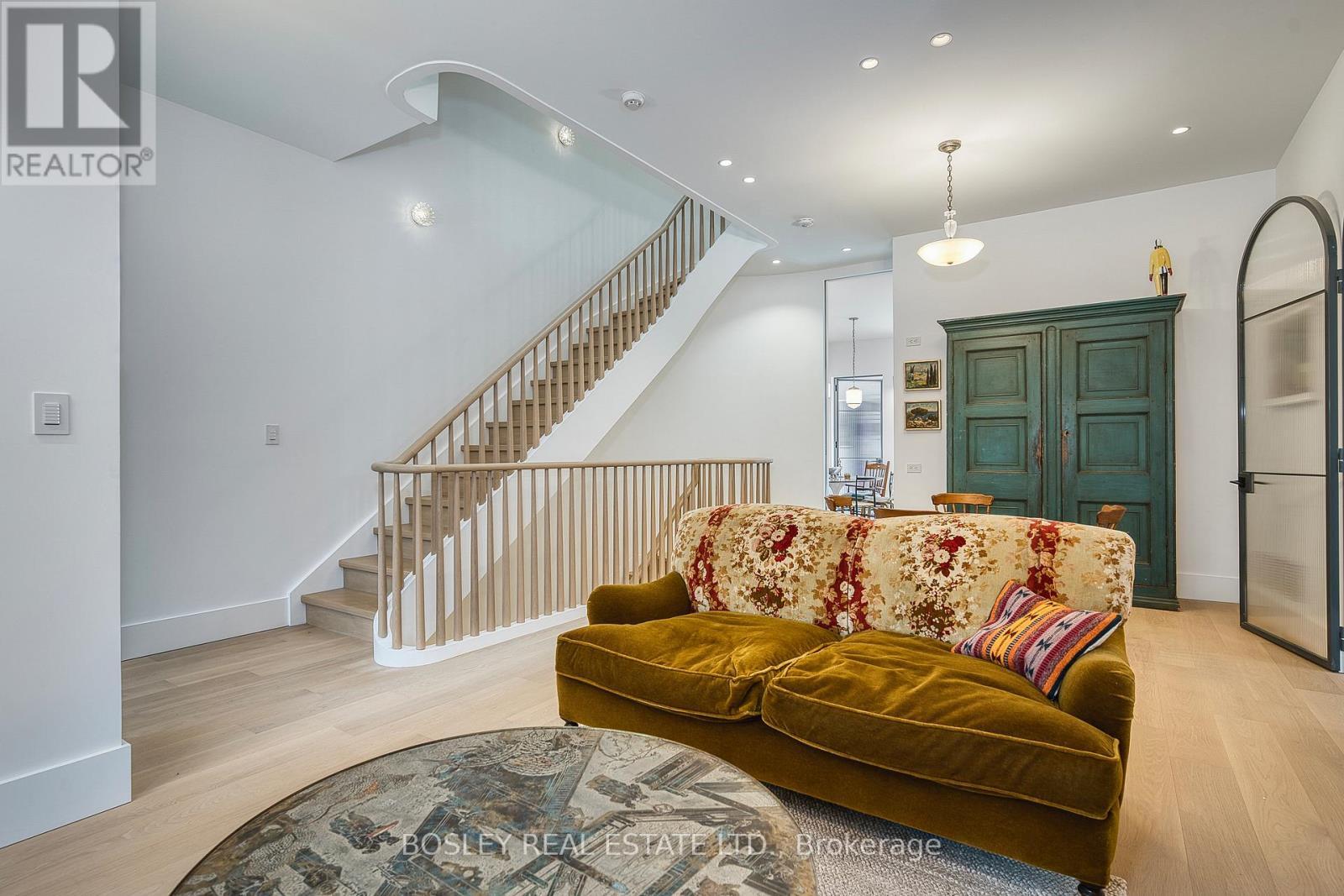 34 Beaconsfield Avenue, Toronto, ON - Indoor