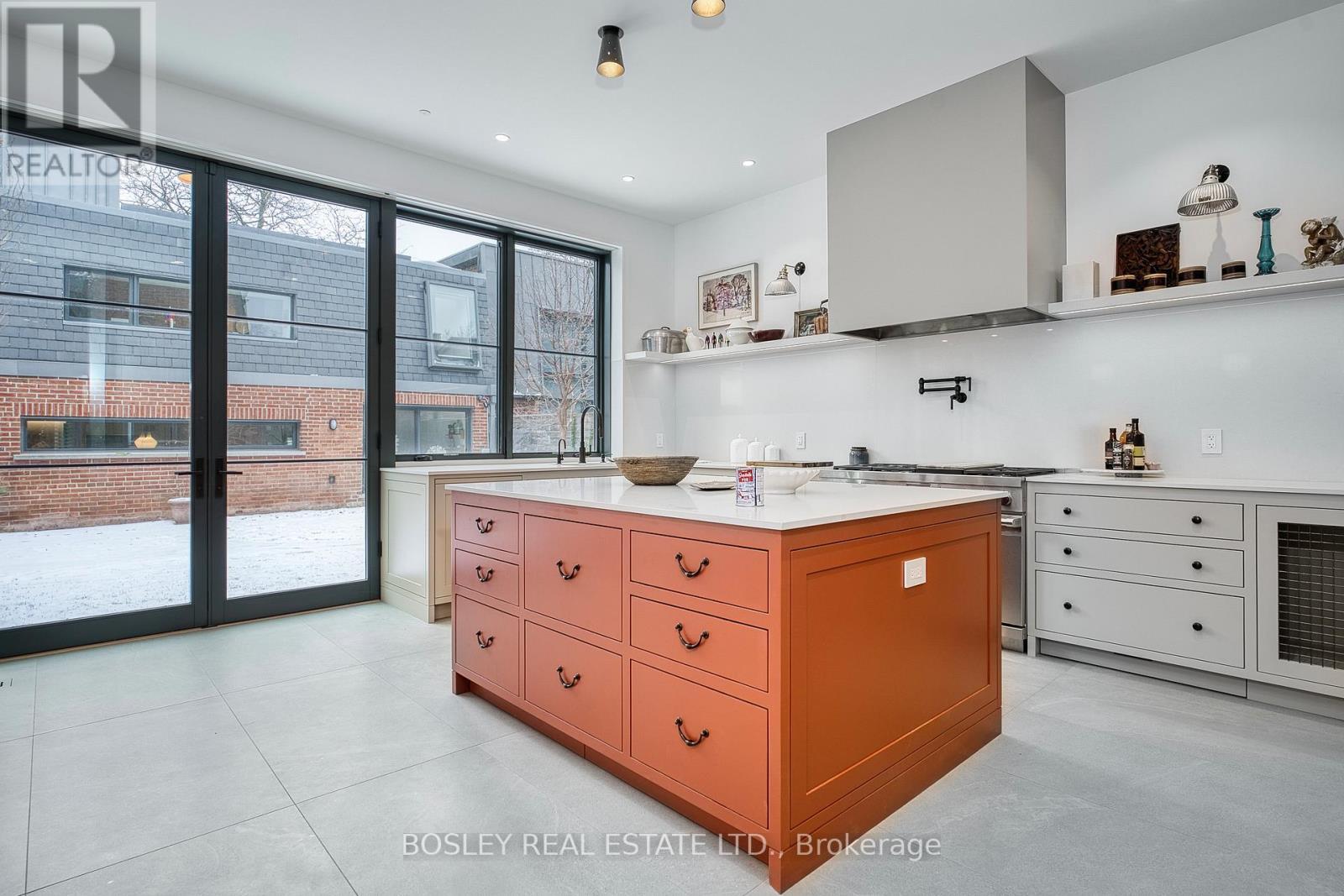 34 Beaconsfield Avenue, Toronto, ON - Indoor