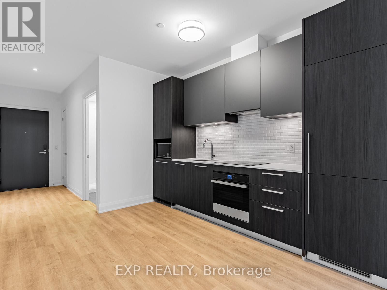 1402 - 65 Broadway Avenue, Toronto, ON - Indoor Photo Showing Kitchen With Upgraded Kitchen