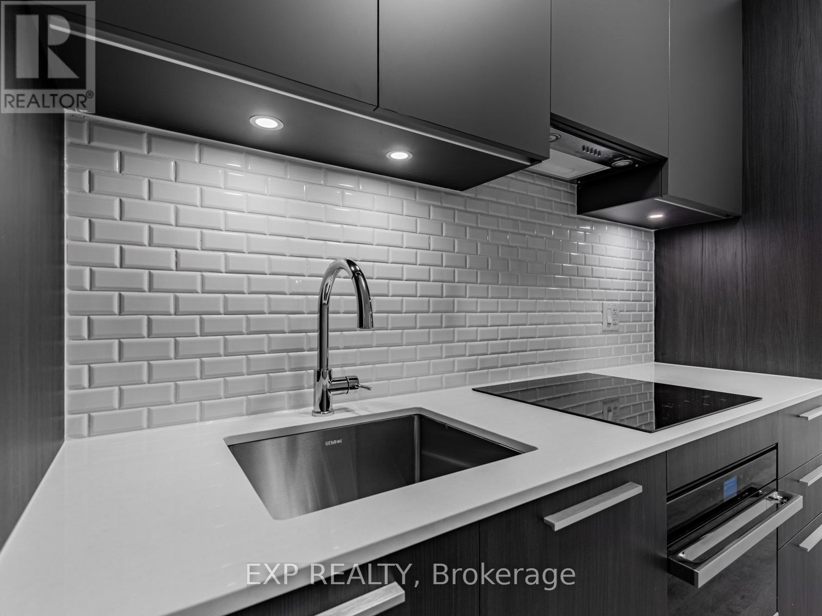 1402 - 65 Broadway Avenue, Toronto, ON - Indoor Photo Showing Kitchen